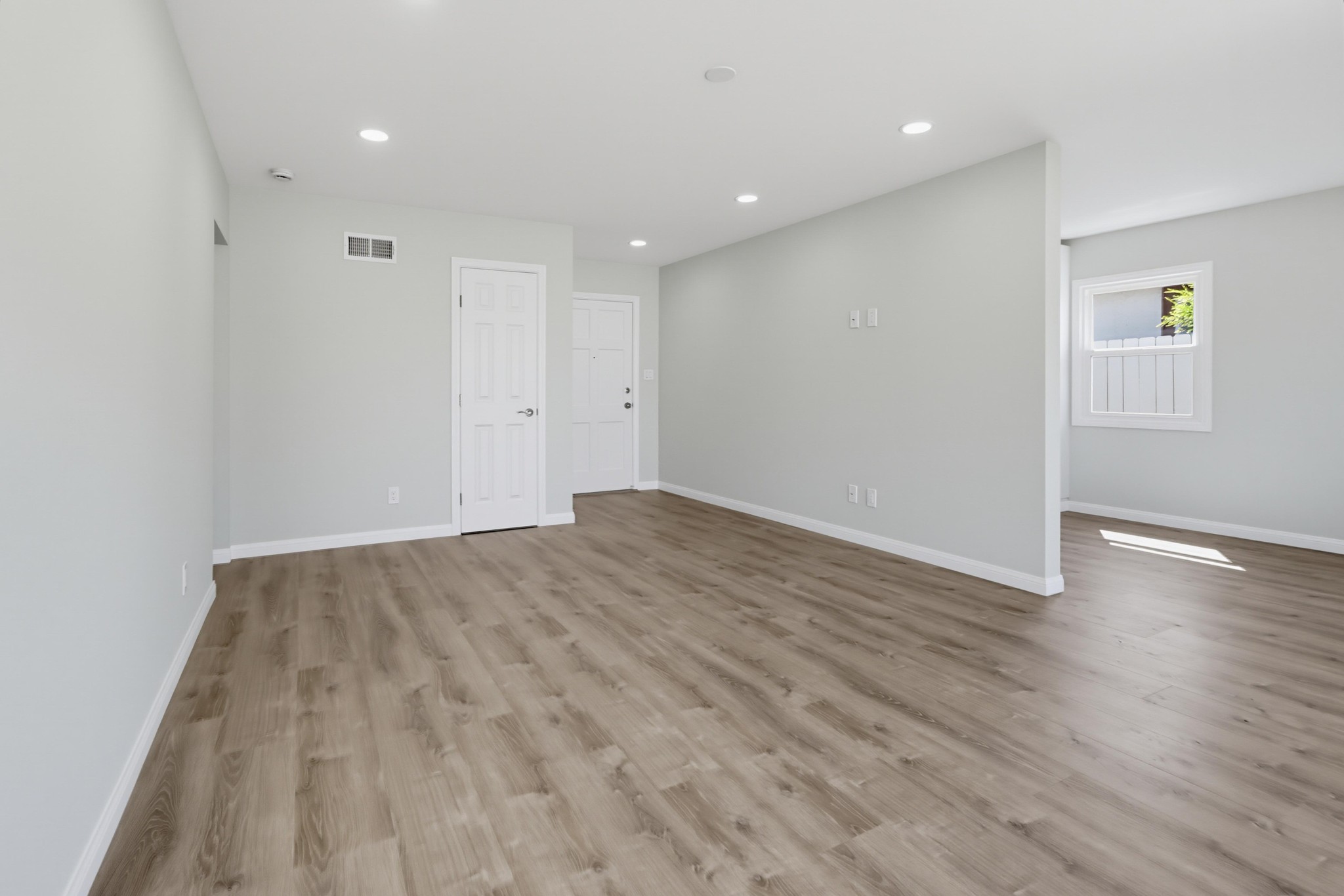 Virtual tour photo 10 of 41 for 5609 Barclay Ave