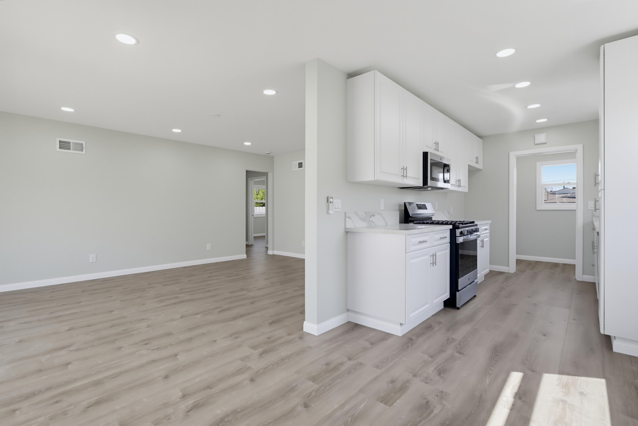 Virtual tour photo 12 of 41 for 5609 Barclay Ave