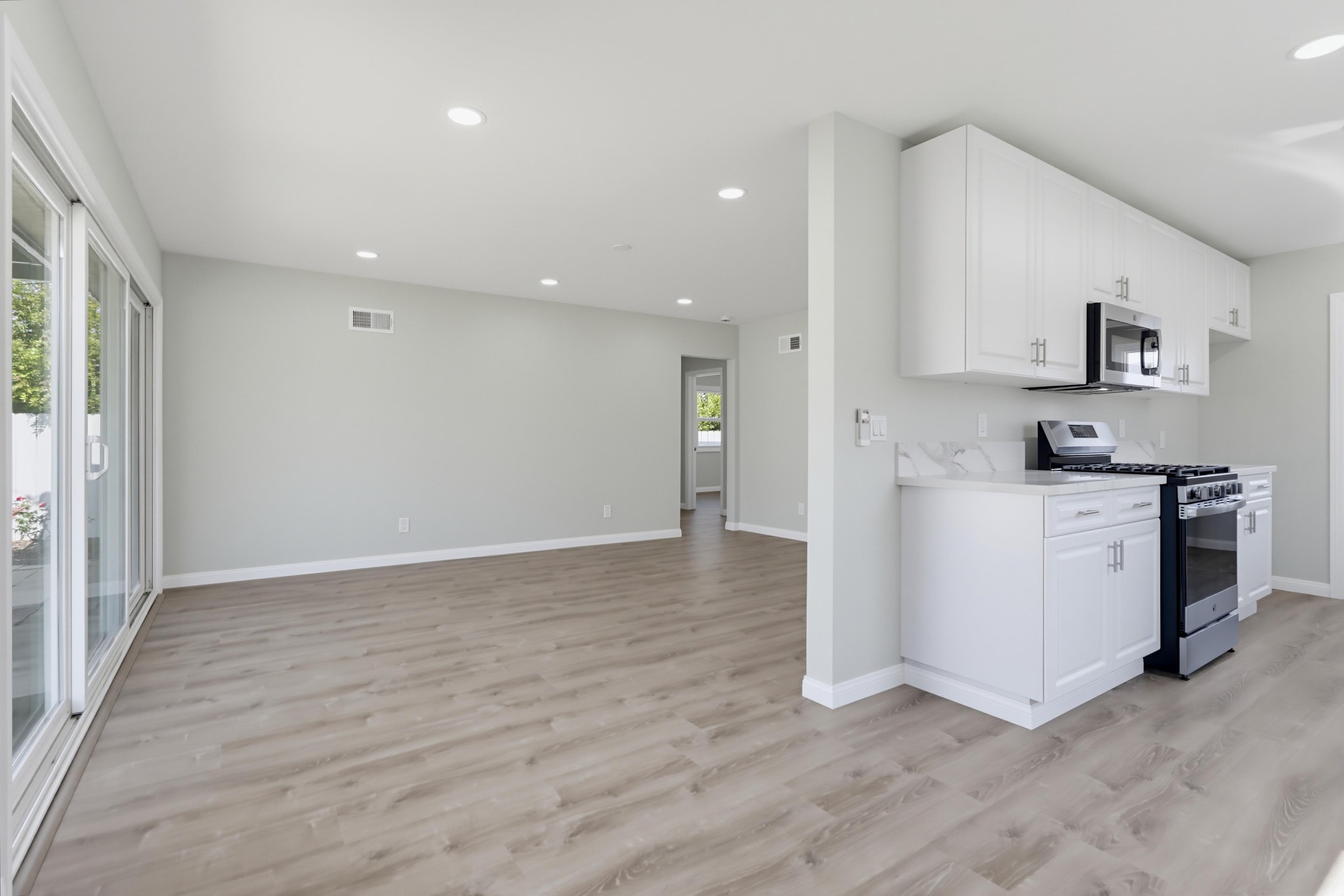 Virtual tour photo 13 of 41 for 5609 Barclay Ave