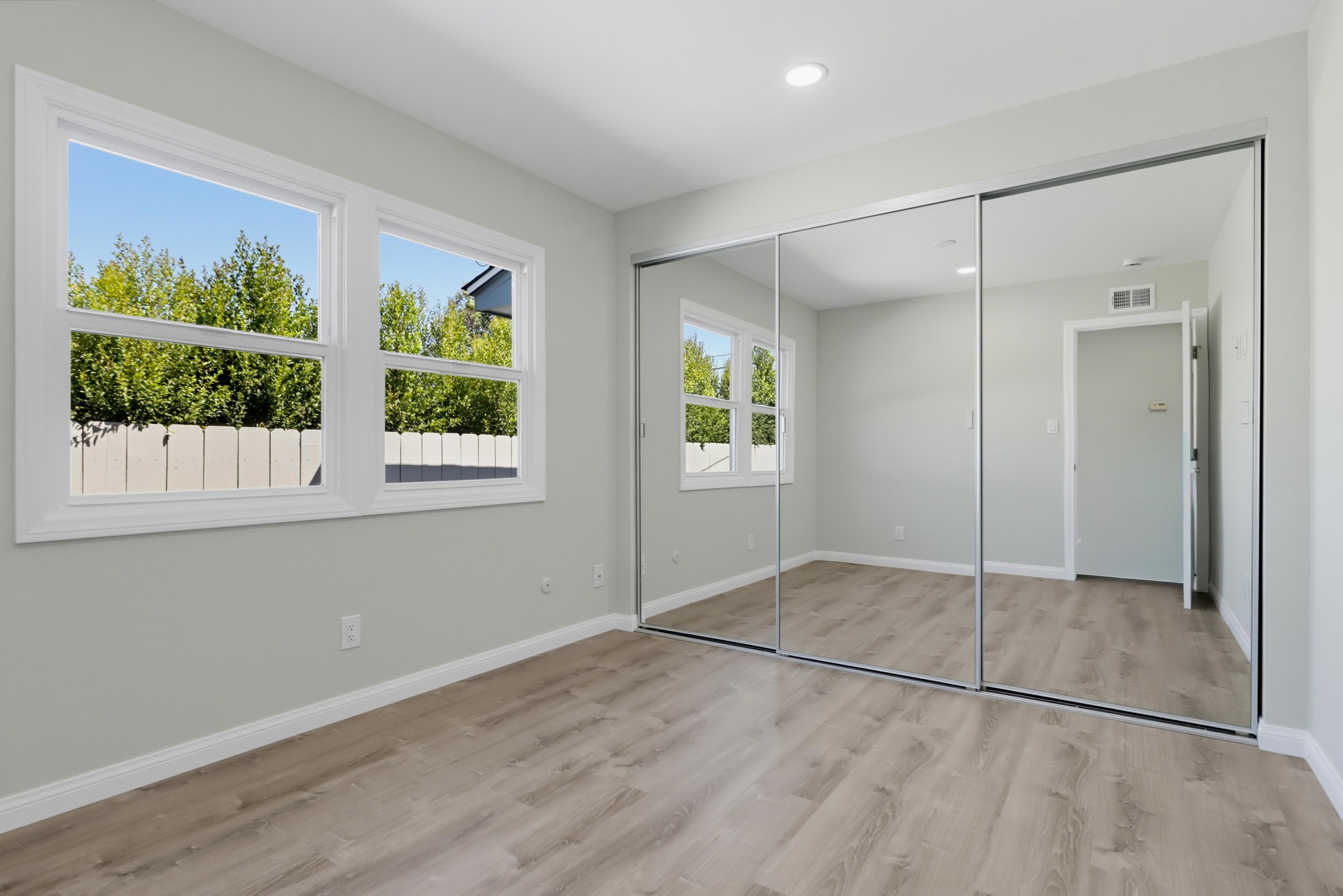 Virtual tour photo 21 of 41 for 5609 Barclay Ave
