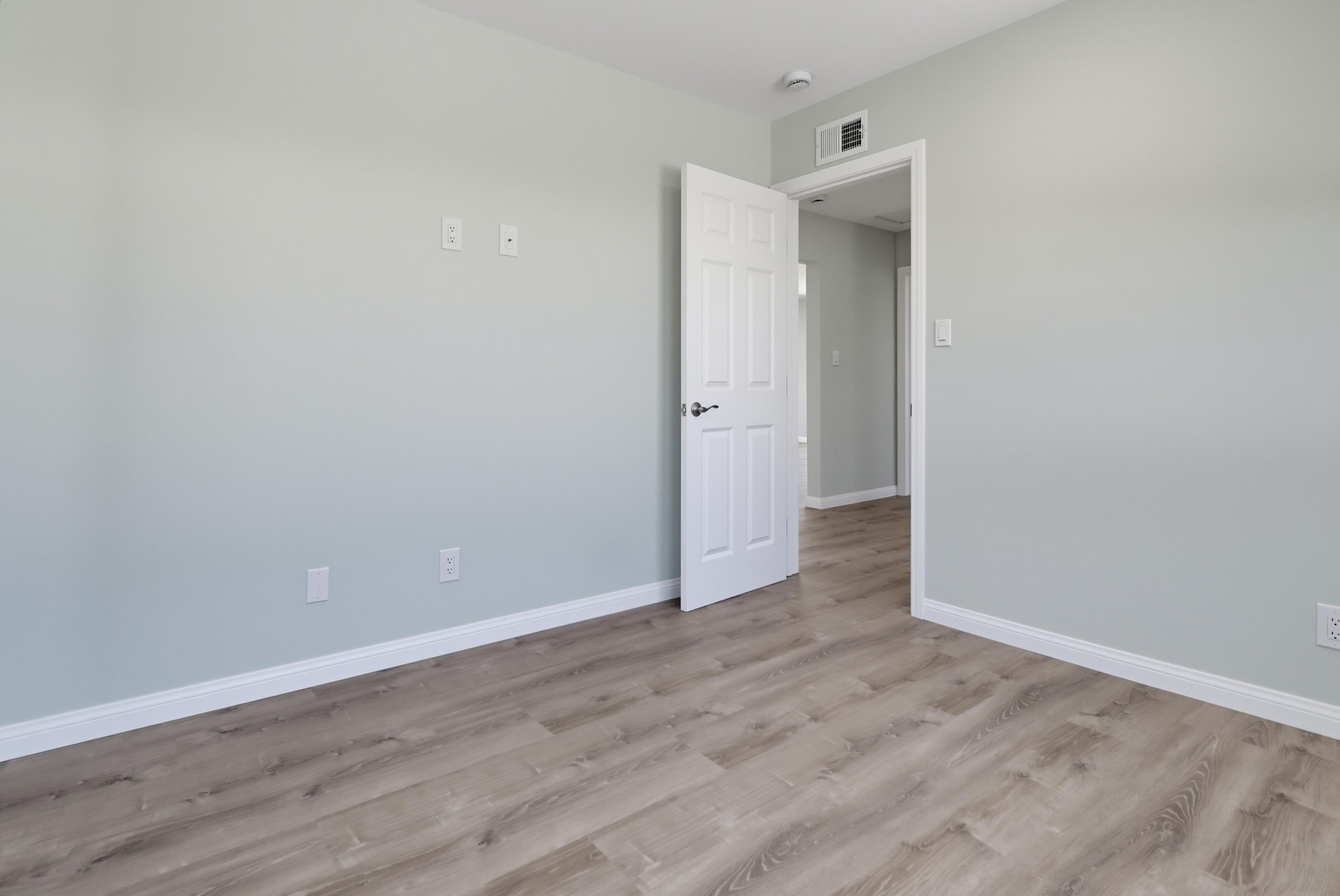 Virtual tour photo 23 of 41 for 5609 Barclay Ave