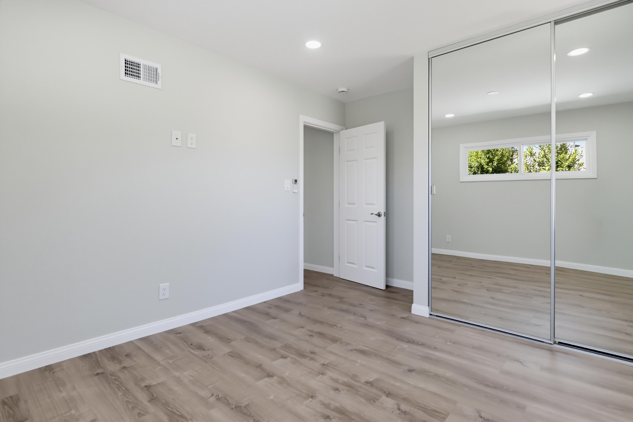Virtual tour photo 28 of 41 for 5609 Barclay Ave