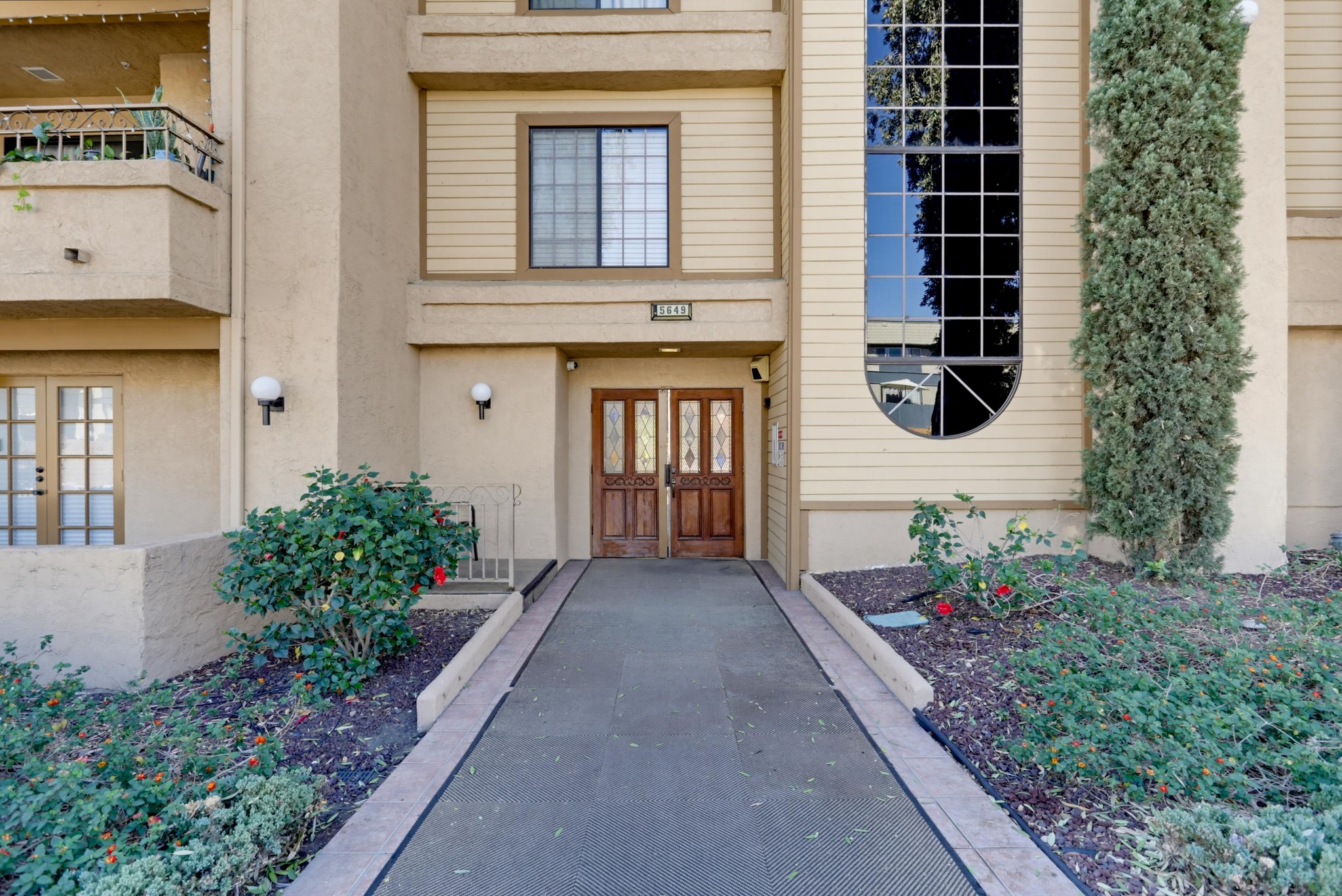 Virtual tour photo 3 of 36 for 5649 Lake Park Way