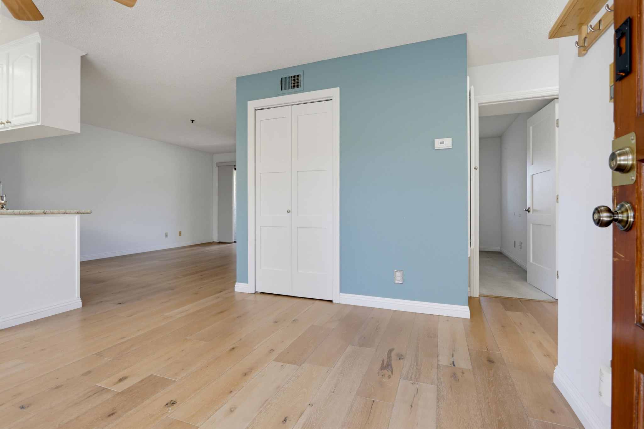 Virtual tour photo 6 of 36 for 5649 Lake Park Way