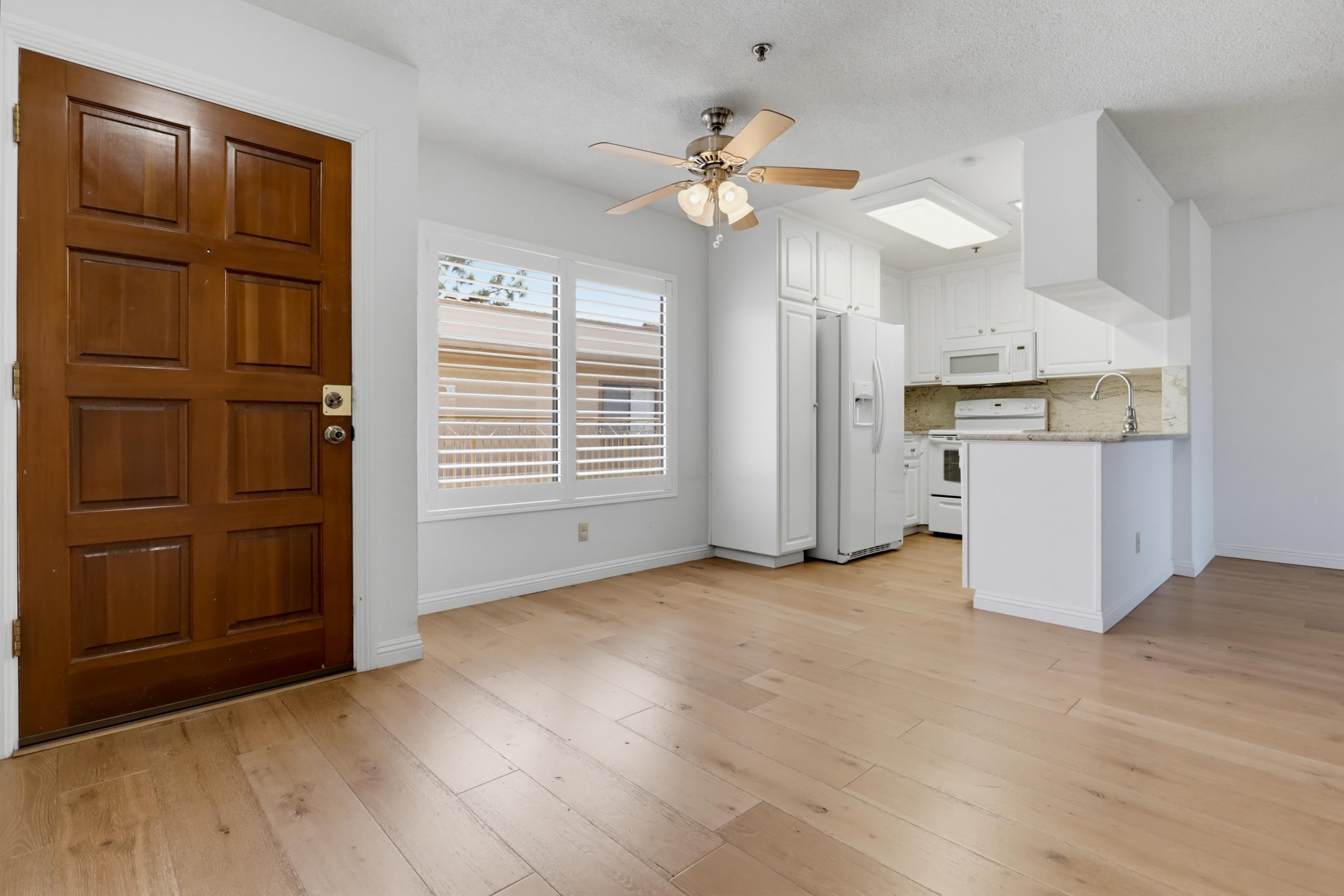 Virtual tour photo 7 of 36 for 5649 Lake Park Way
