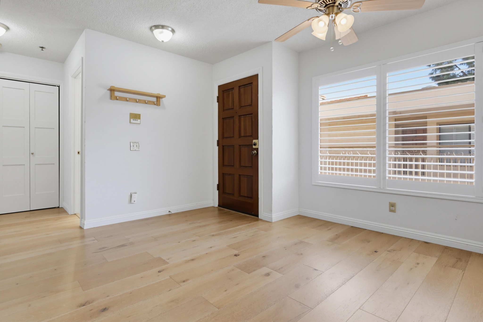 Virtual tour photo 8 of 36 for 5649 Lake Park Way