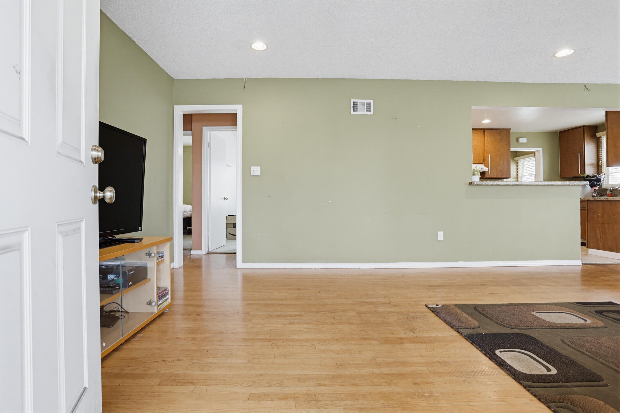 Virtual tour photo 5 of 35 for 5653 Kelton Ct