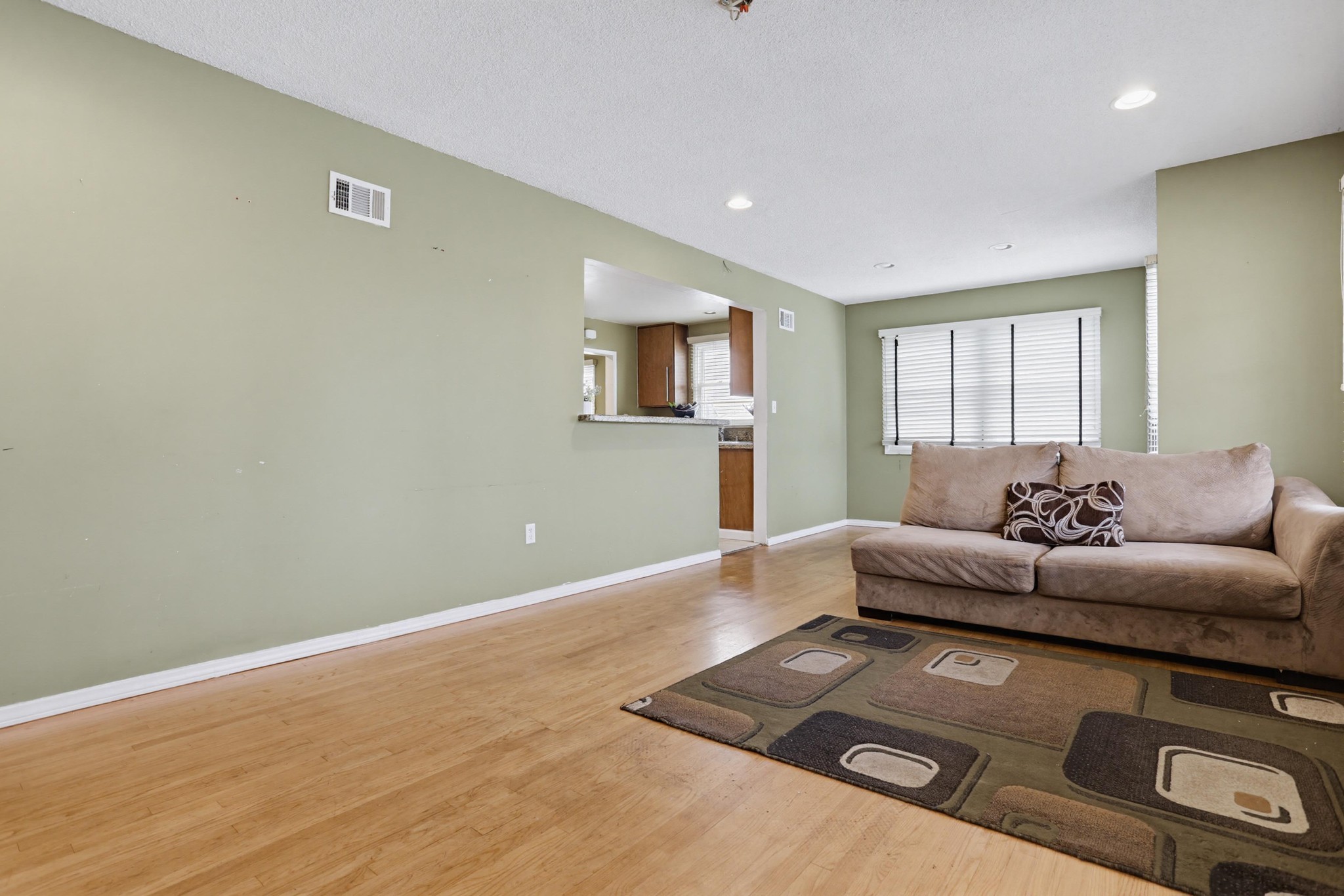 Virtual tour photo 6 of 35 for 5653 Kelton Ct
