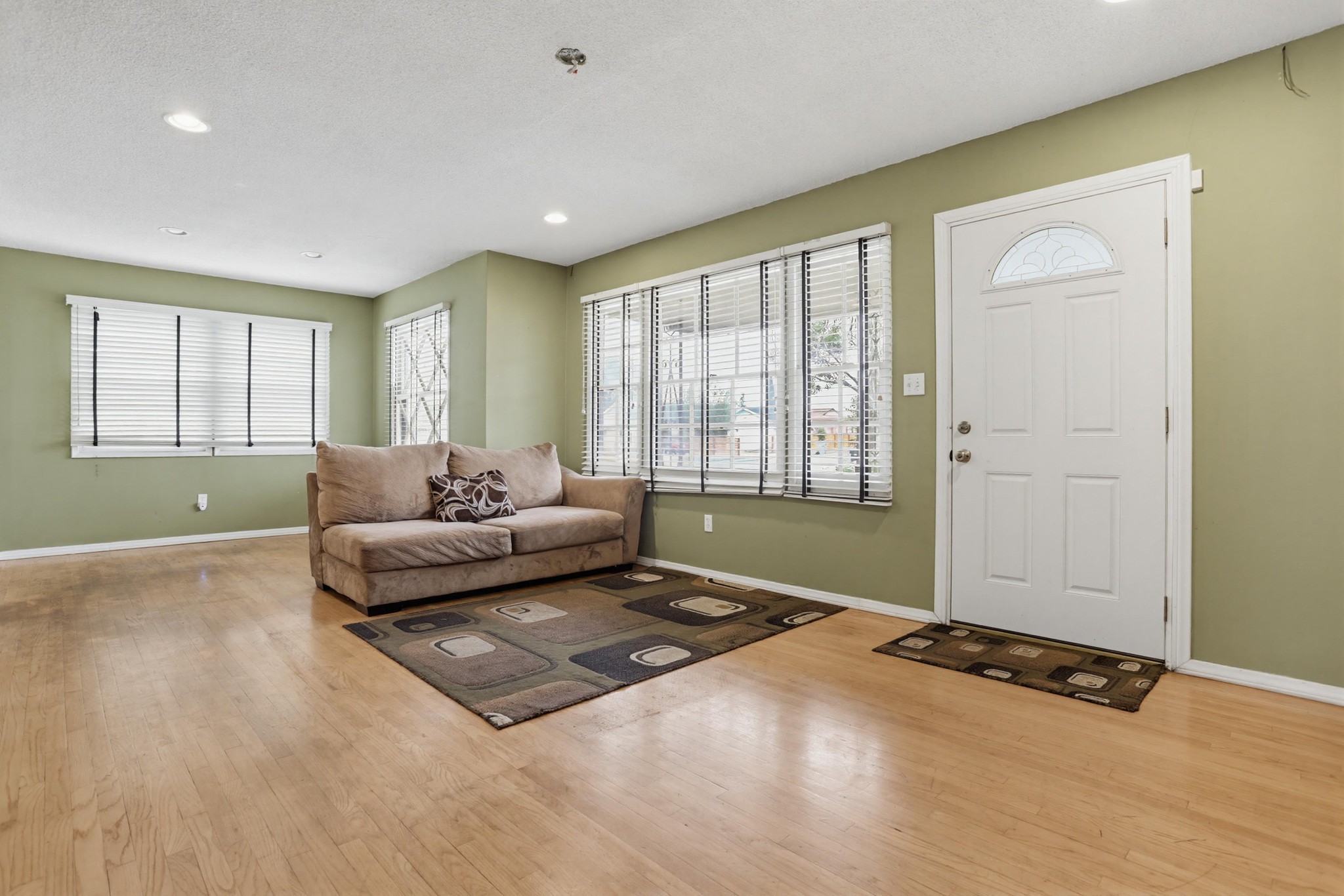 Virtual tour photo 7 of 35 for 5653 Kelton Ct