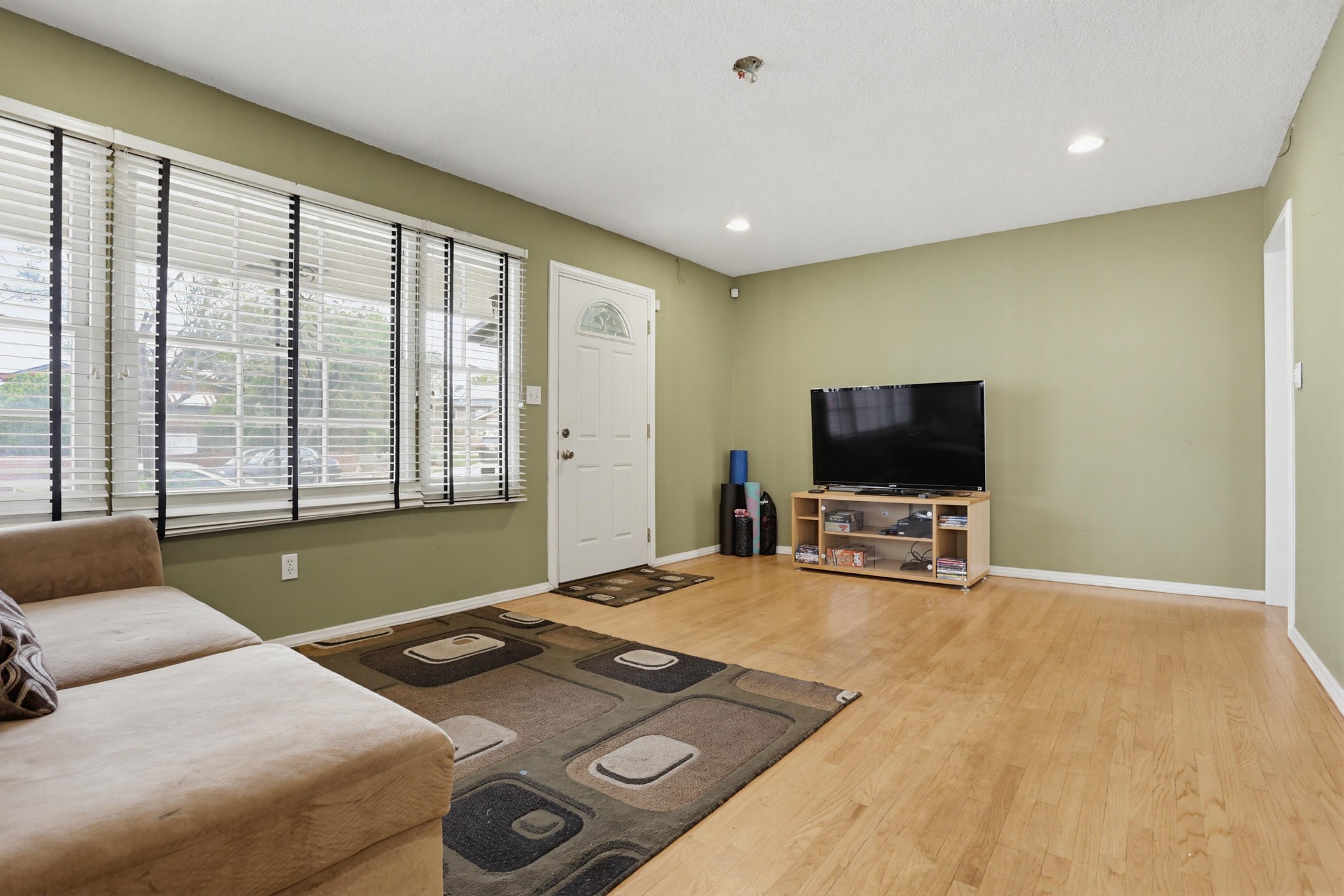 Virtual tour photo 8 of 35 for 5653 Kelton Ct
