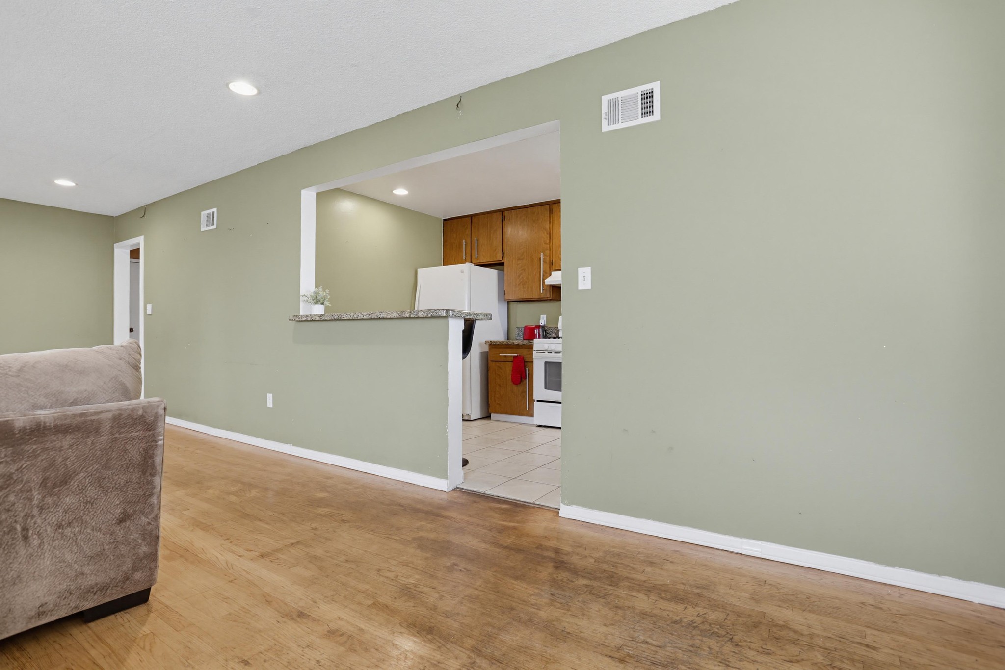 Virtual tour photo 10 of 35 for 5653 Kelton Ct