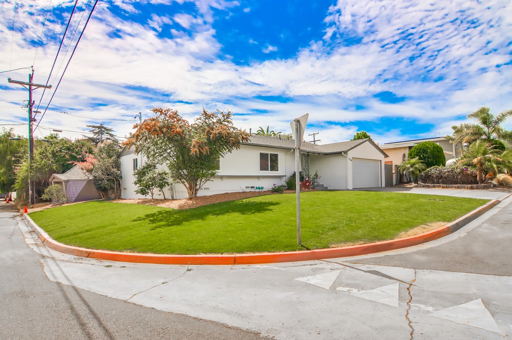 Virtual tour photo 3 of 55 for 569 Savoy St