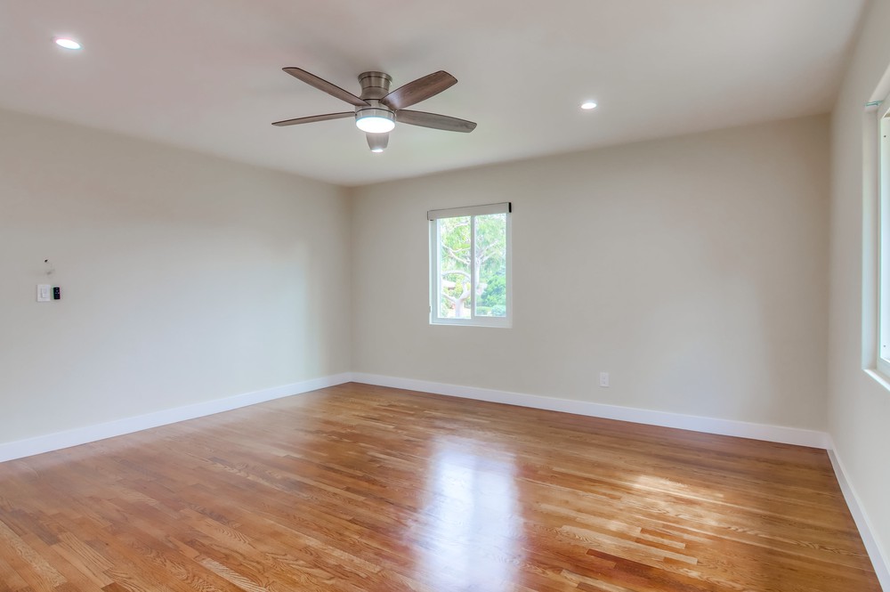 Virtual tour photo 31 of 55 for 569 Savoy St