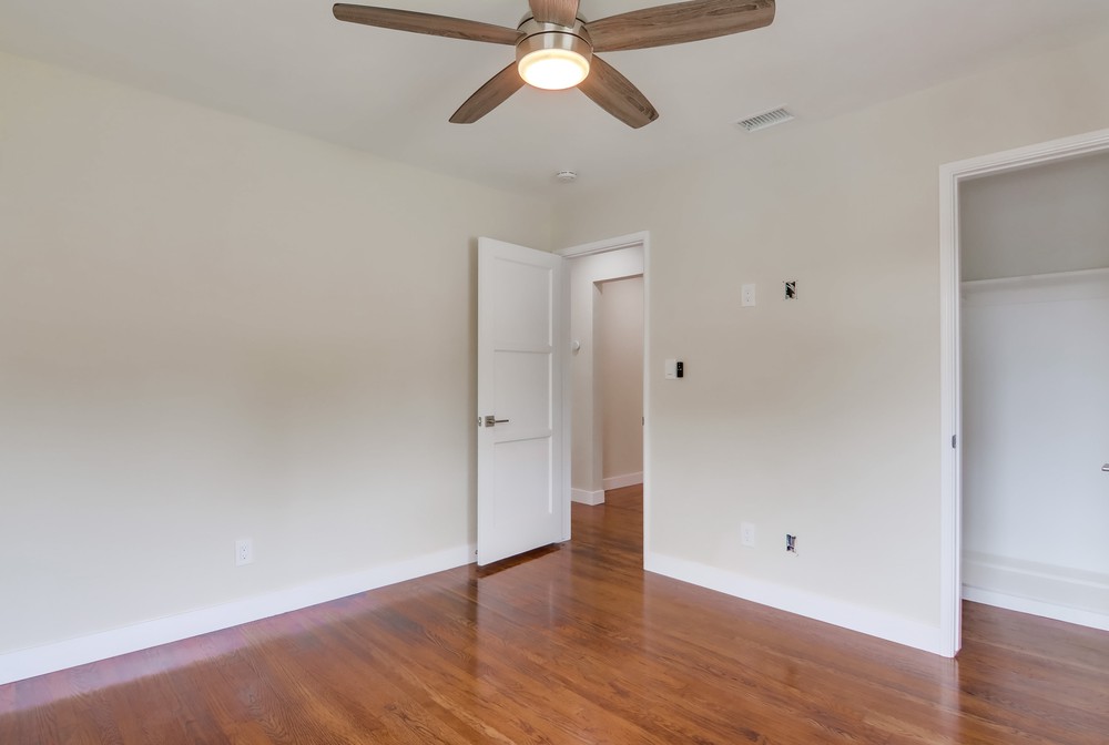 Virtual tour photo 38 of 55 for 569 Savoy St