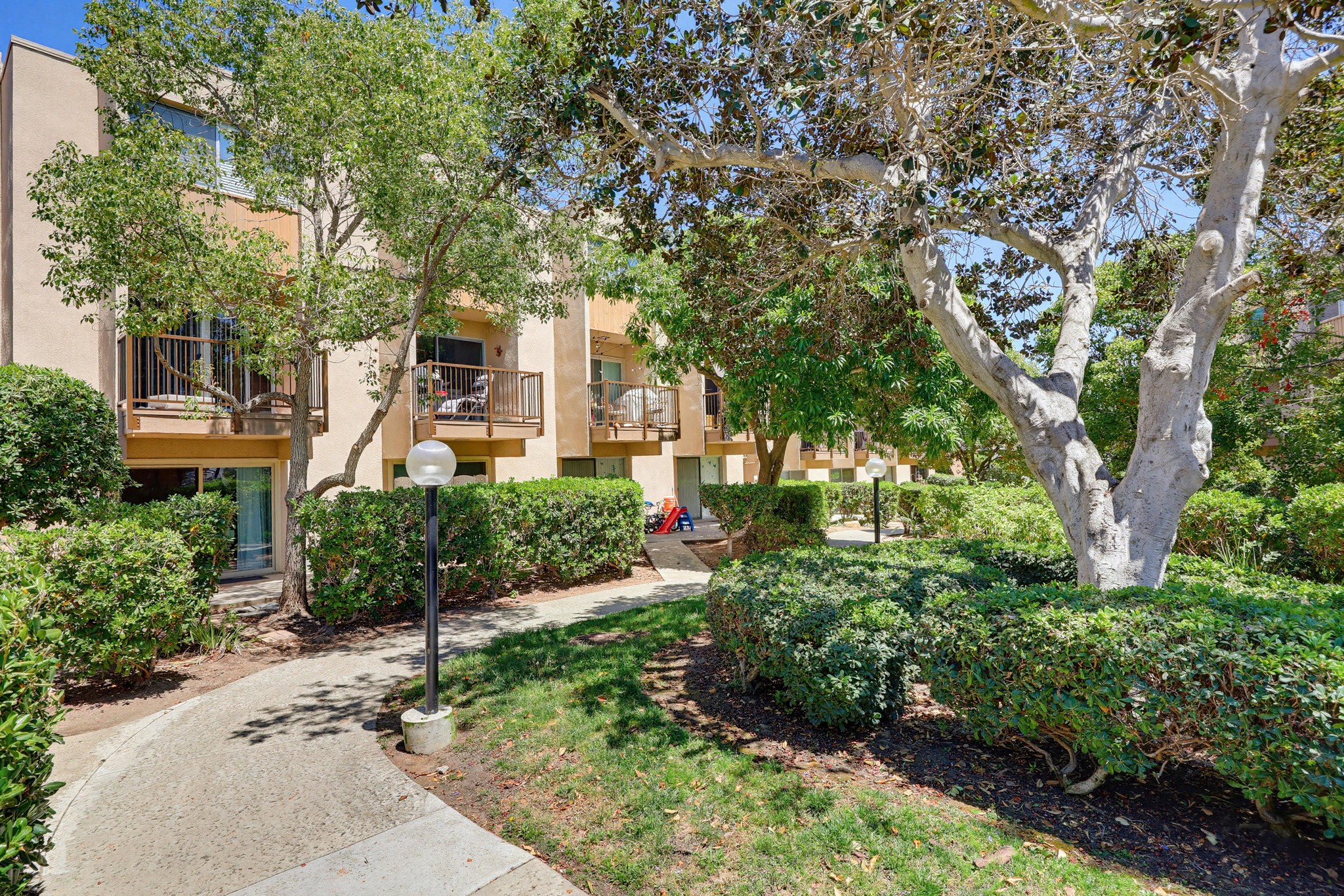 Virtual tour photo 51 of 58 for 5700 Baltimore Dr Unit 76