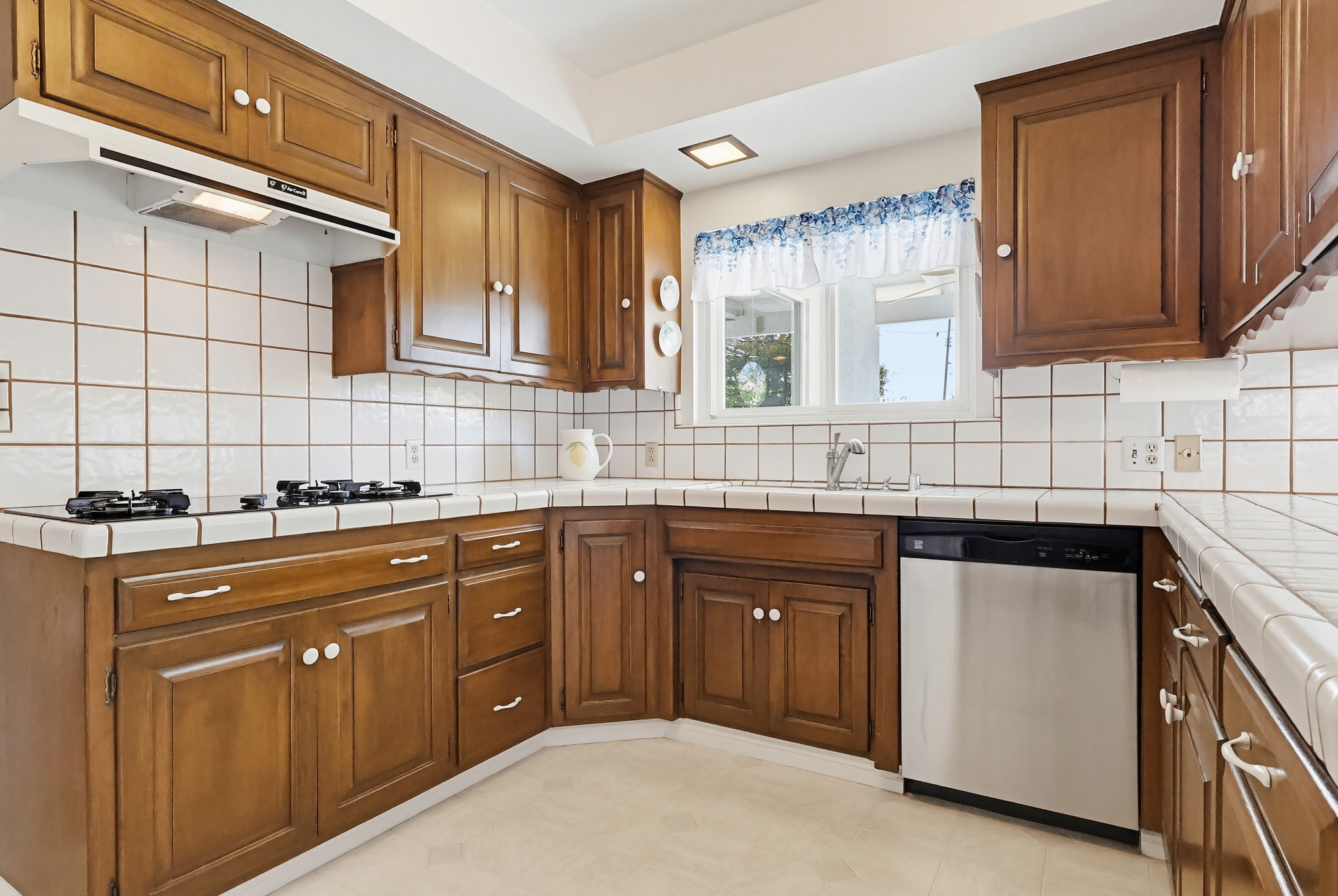 Virtual tour photo 33 of 85 for 5728 Larryan Dr