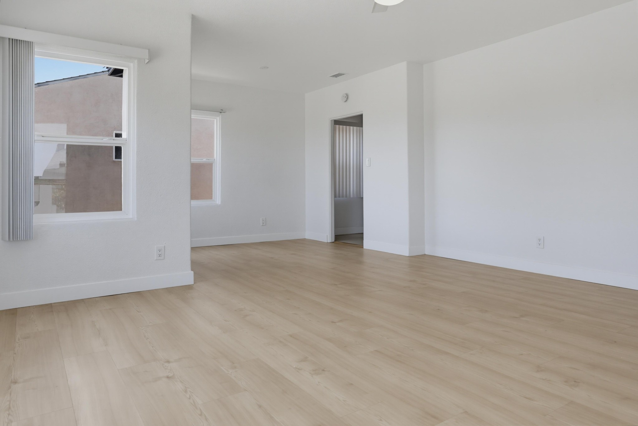Virtual tour photo 6 of 32 for 5738 Meade Ave