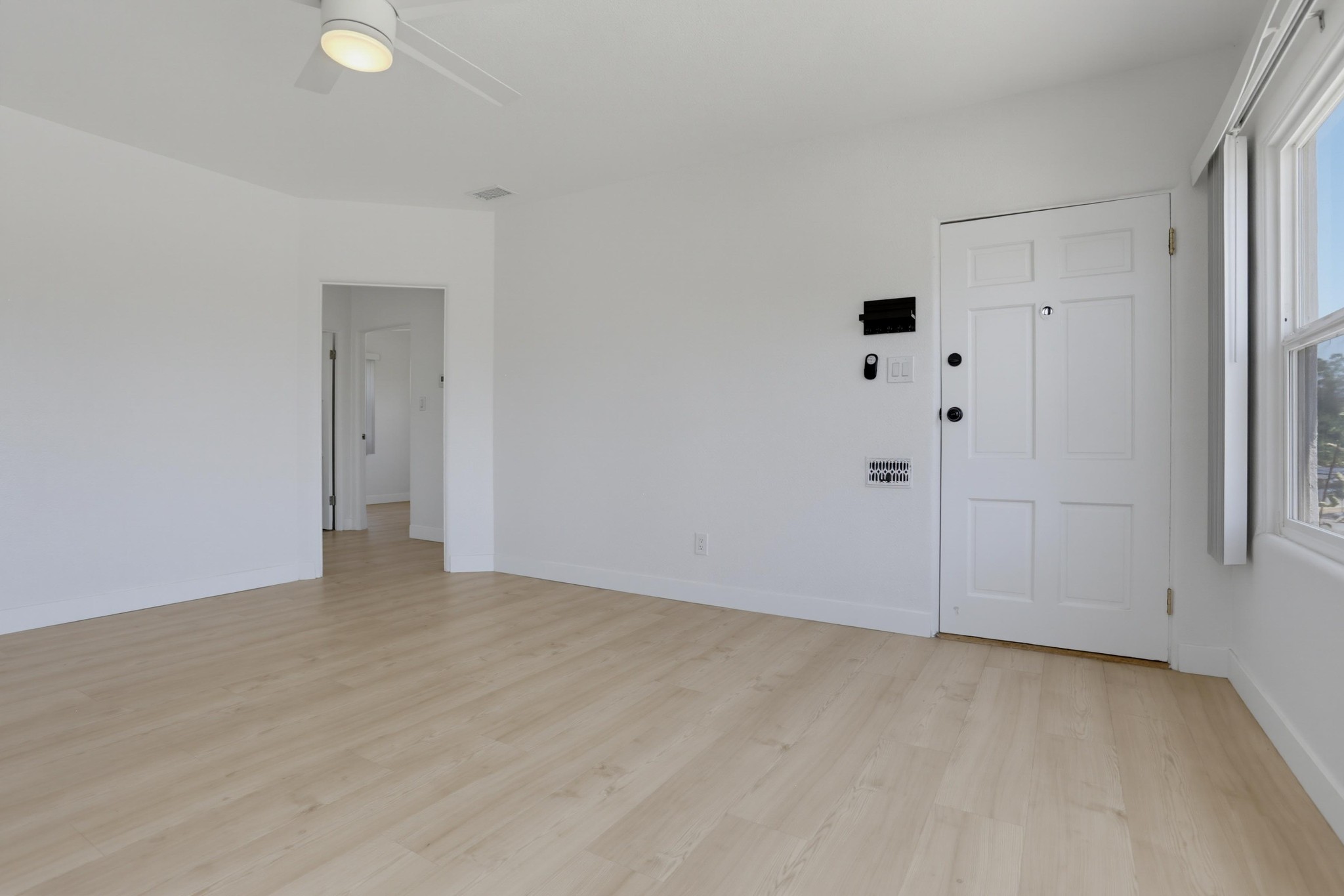 Virtual tour photo 7 of 32 for 5738 Meade Ave