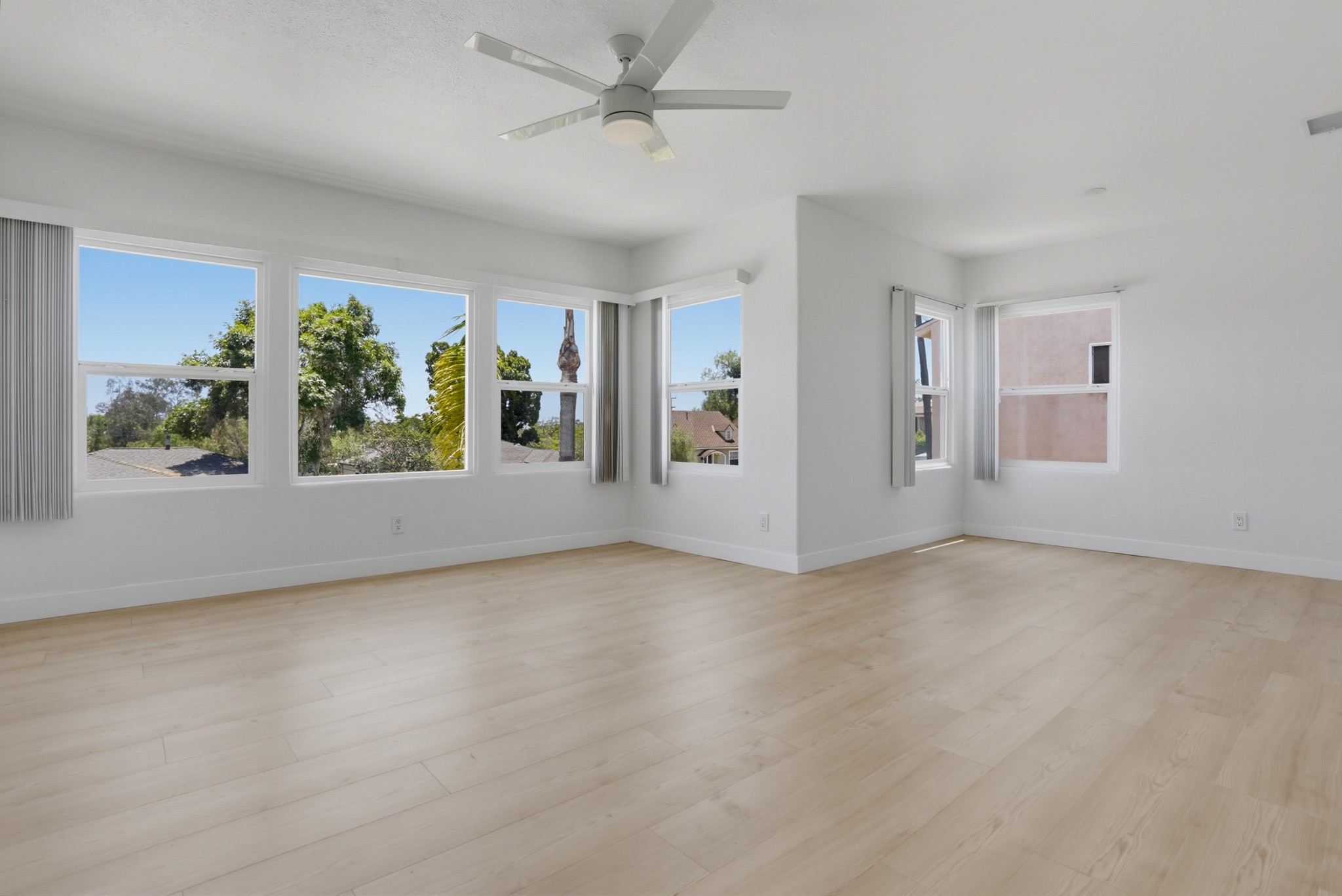 Virtual tour photo 9 of 32 for 5738 Meade Ave