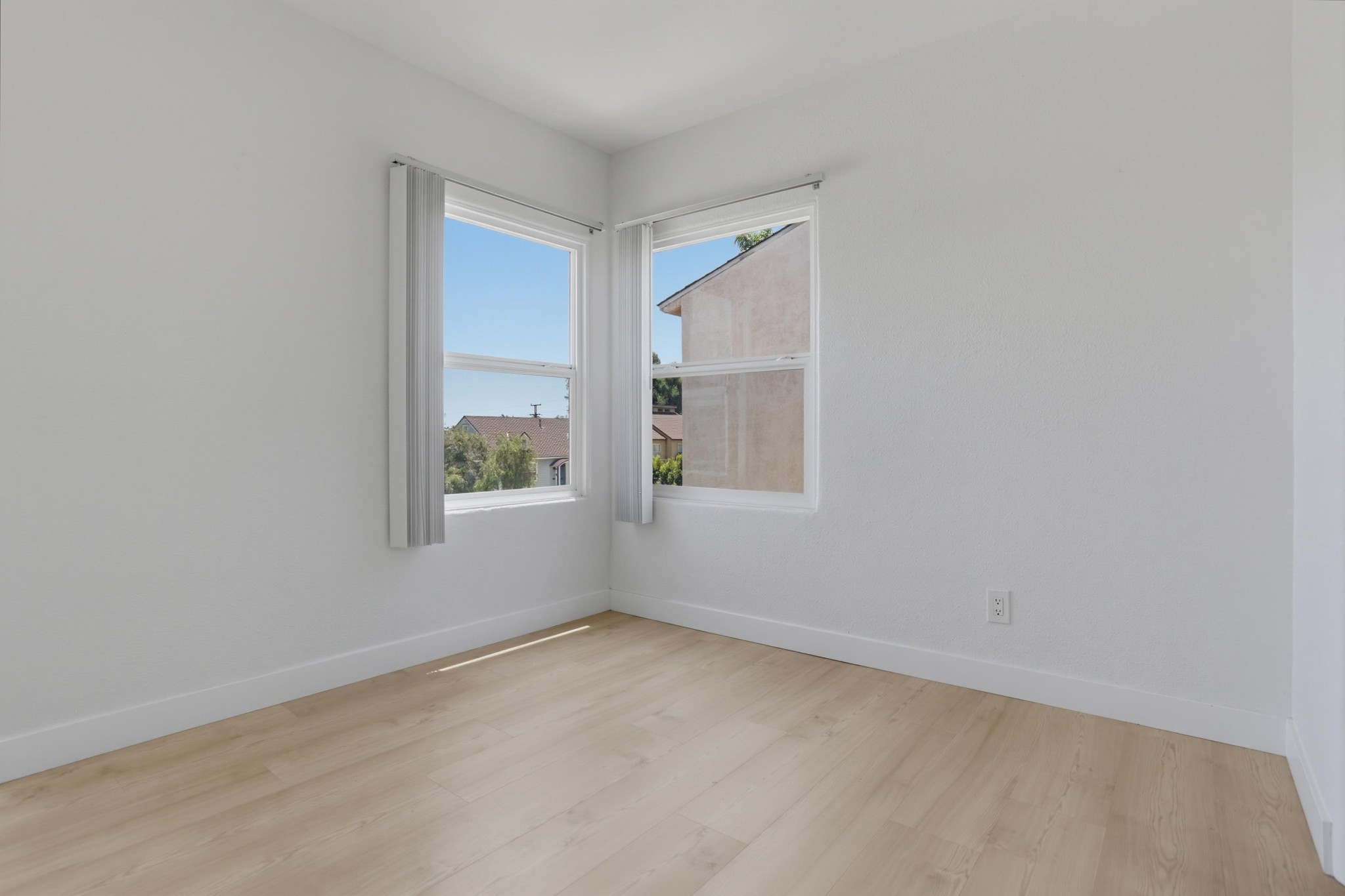 Virtual tour photo 10 of 32 for 5738 Meade Ave