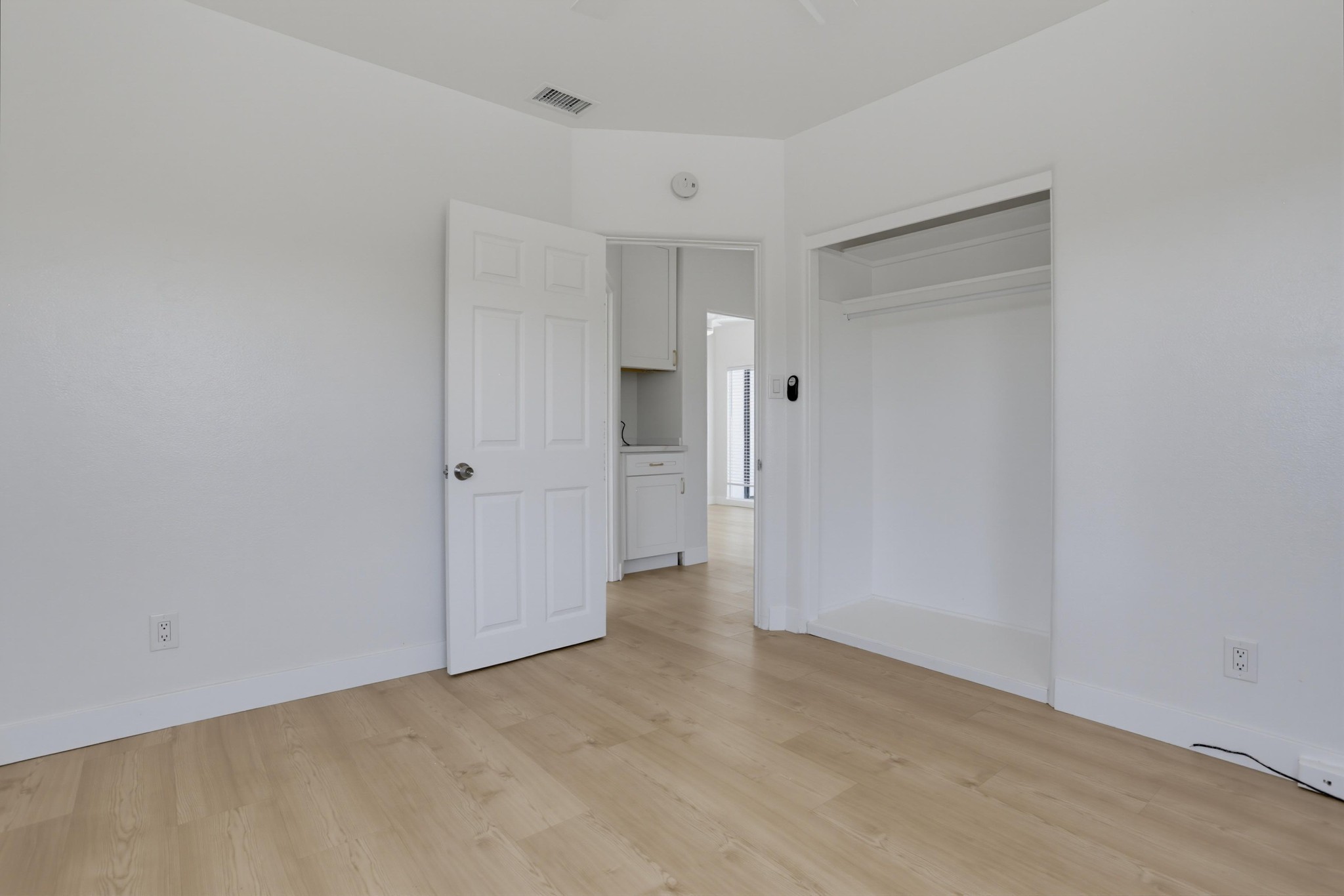 Virtual tour photo 21 of 32 for 5738 Meade Ave