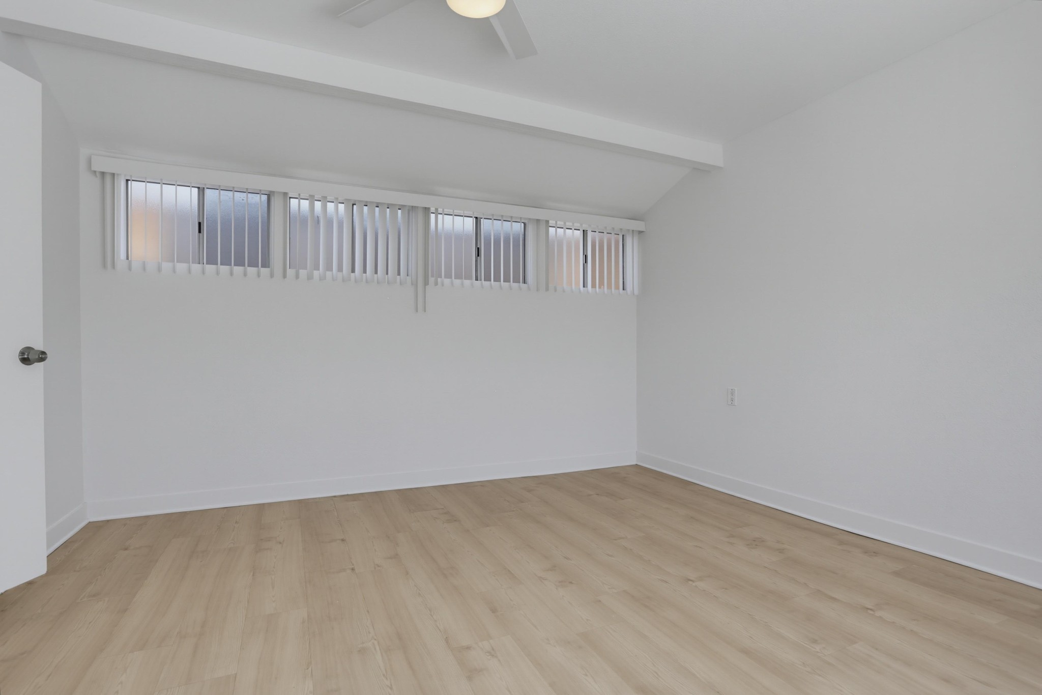 Virtual tour photo 27 of 32 for 5738 Meade Ave