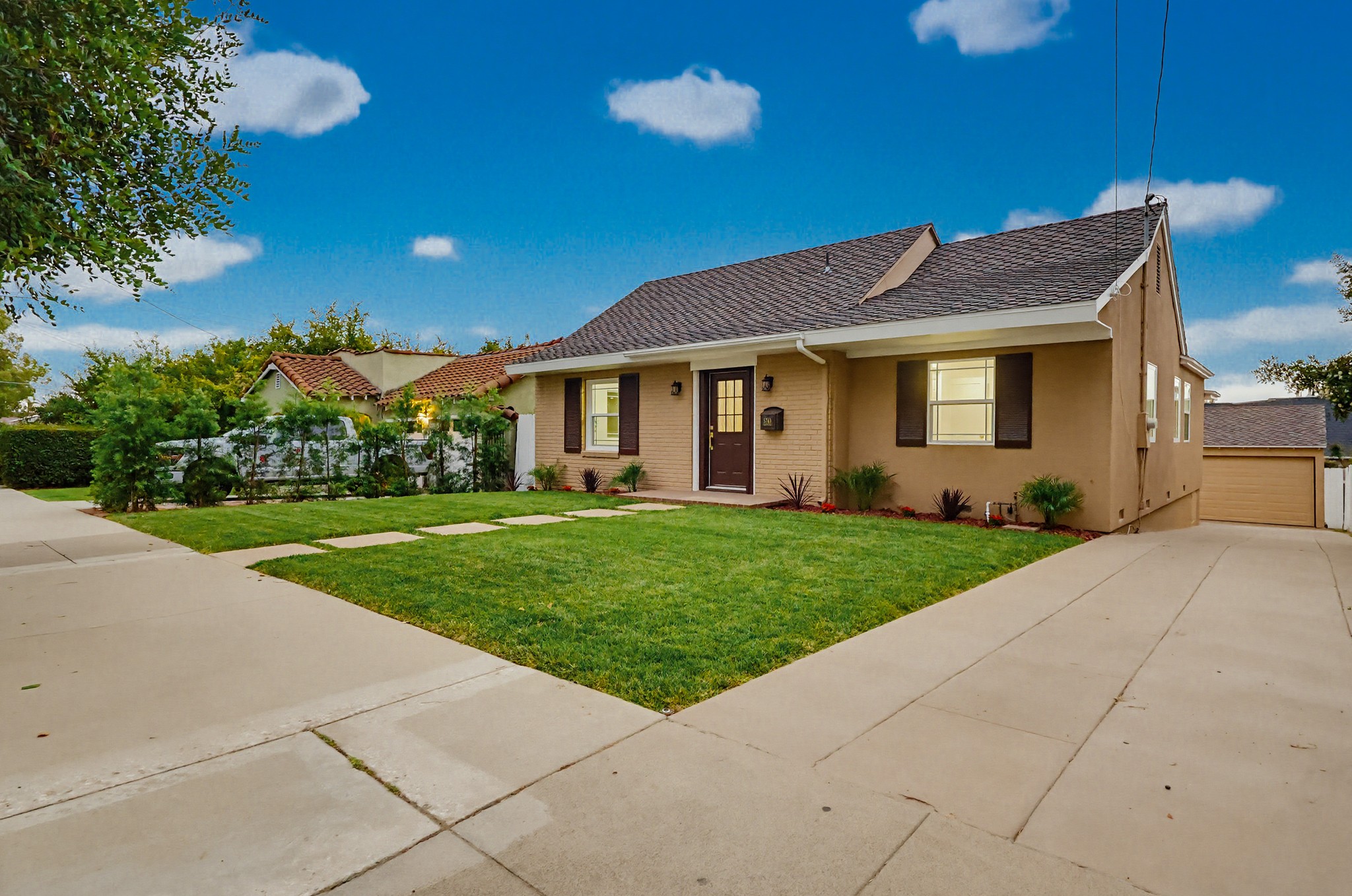 Virtual tour photo 3 of 115 for 5743 Pickering Ave