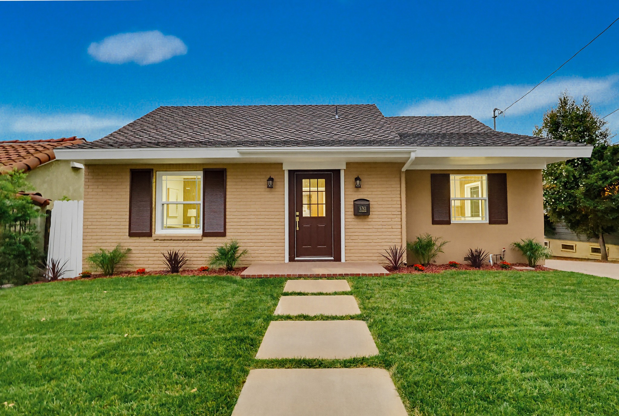 Virtual tour photo 4 of 115 for 5743 Pickering Ave