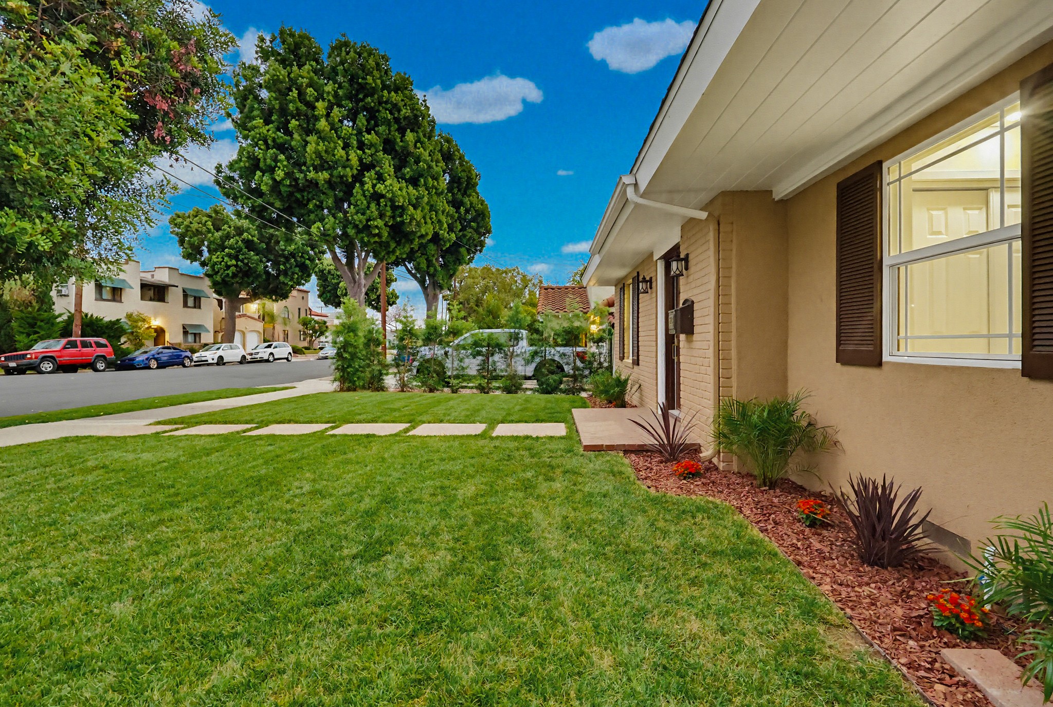 Virtual tour photo 5 of 115 for 5743 Pickering Ave