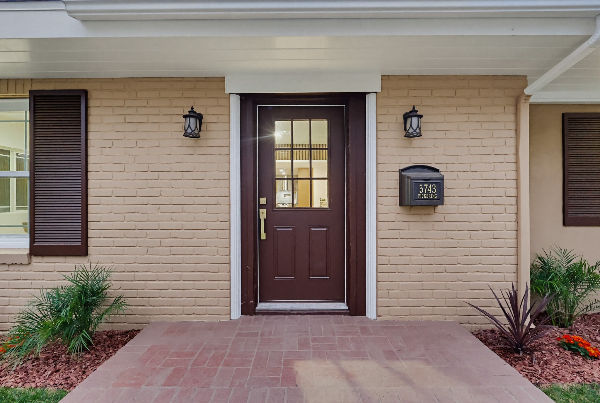 Virtual tour photo 6 of 115 for 5743 Pickering Ave