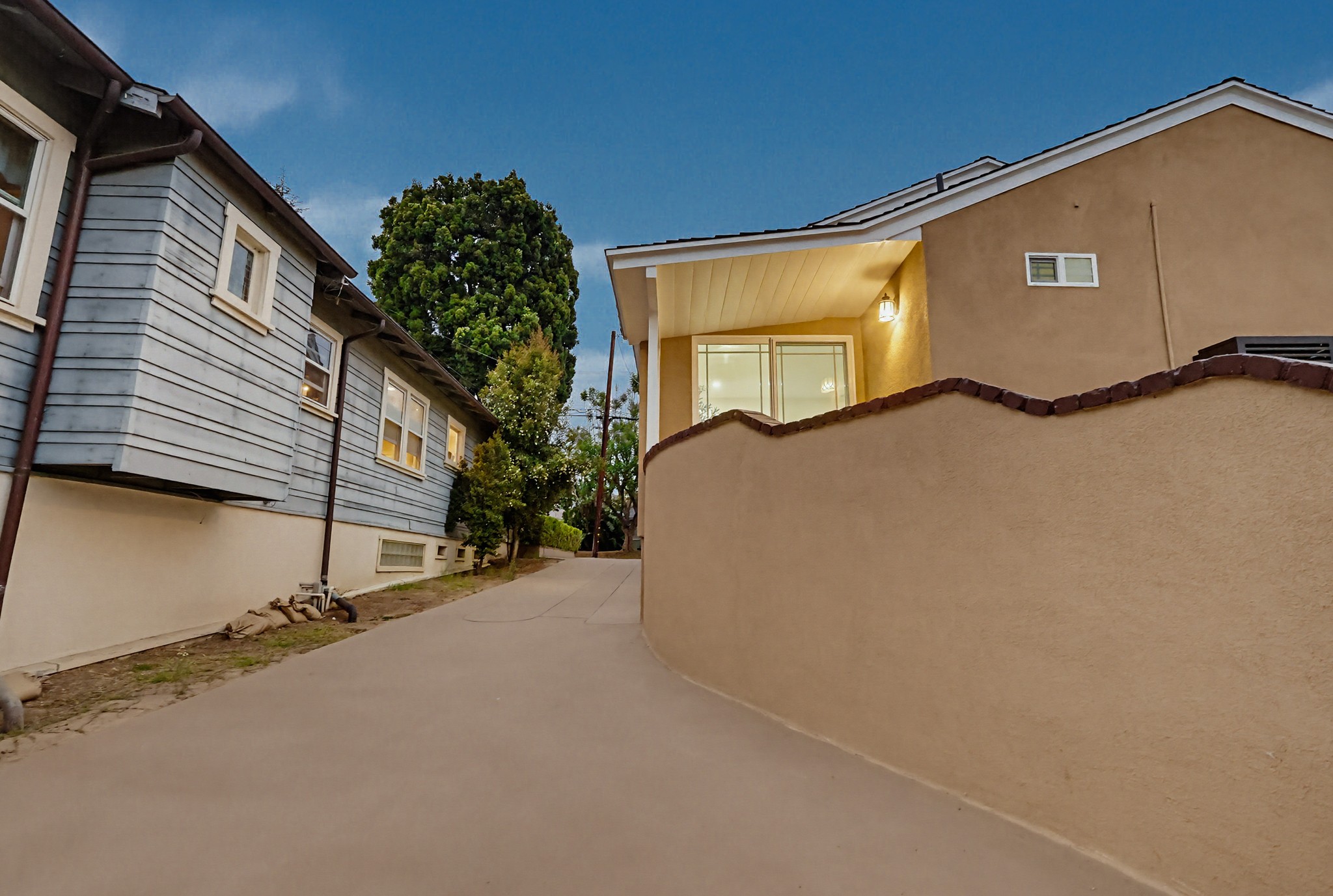 Virtual tour photo 9 of 115 for 5743 Pickering Ave