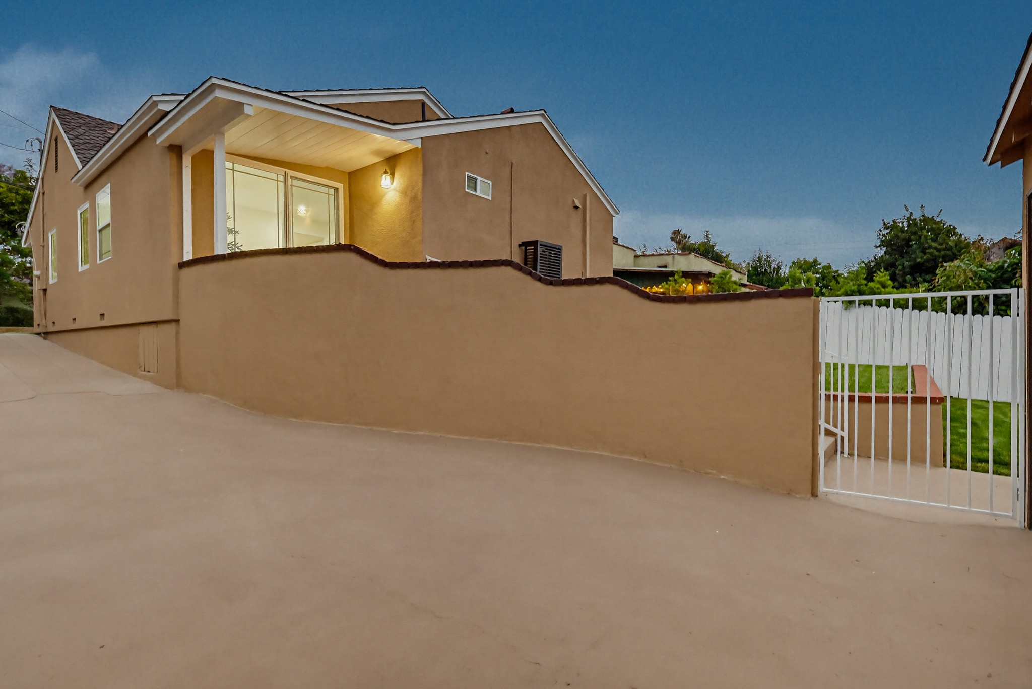 Virtual tour photo 10 of 115 for 5743 Pickering Ave