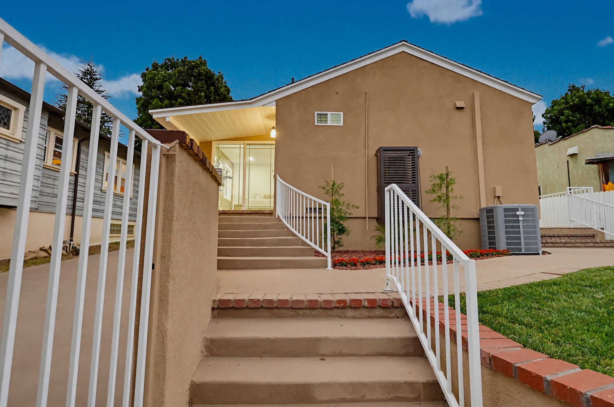 Virtual tour photo 12 of 115 for 5743 Pickering Ave