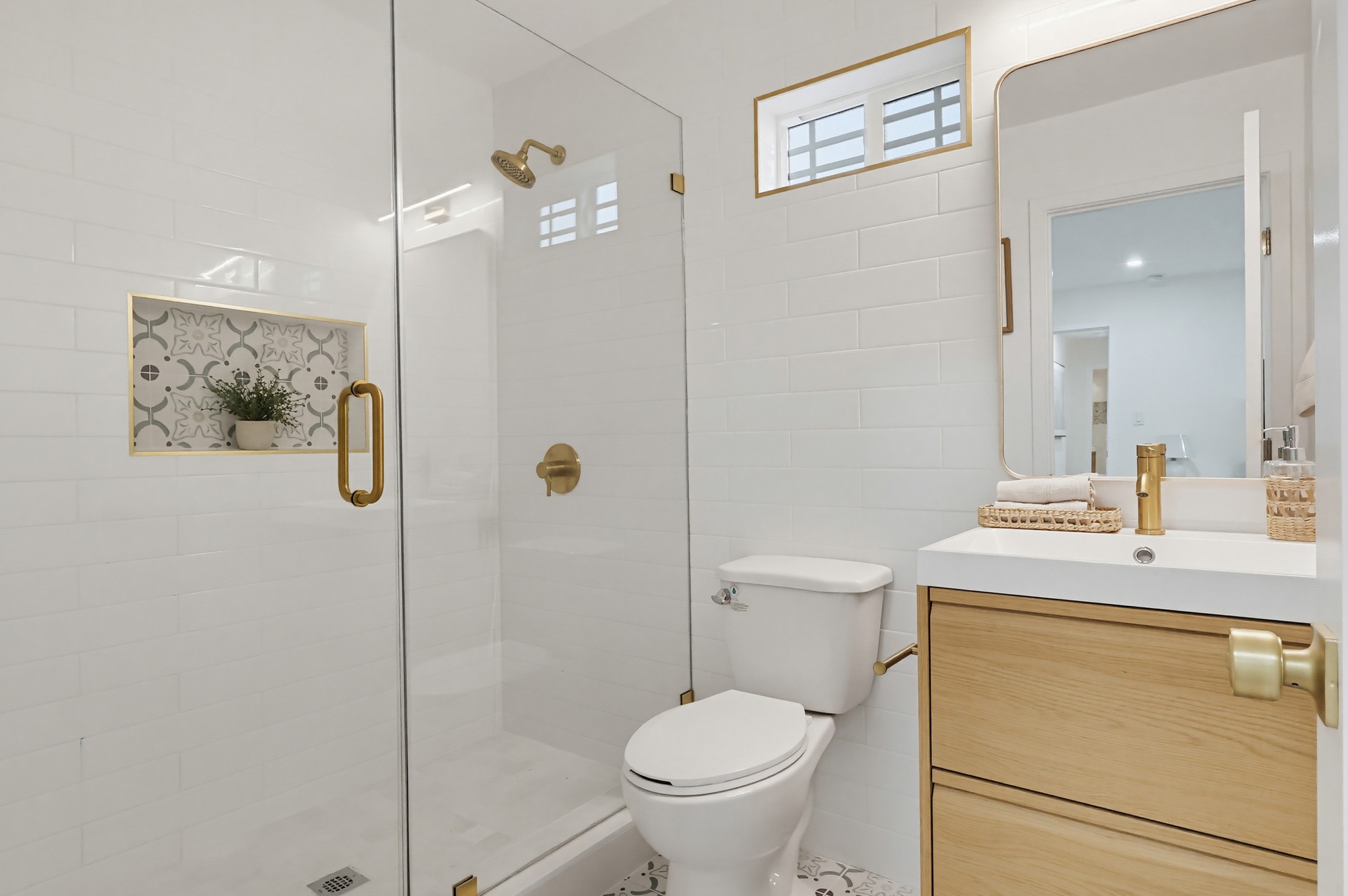 Virtual tour photo 66 of 115 for 5743 Pickering Ave