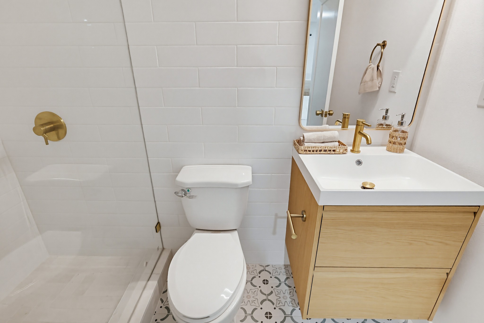 Virtual tour photo 67 of 115 for 5743 Pickering Ave