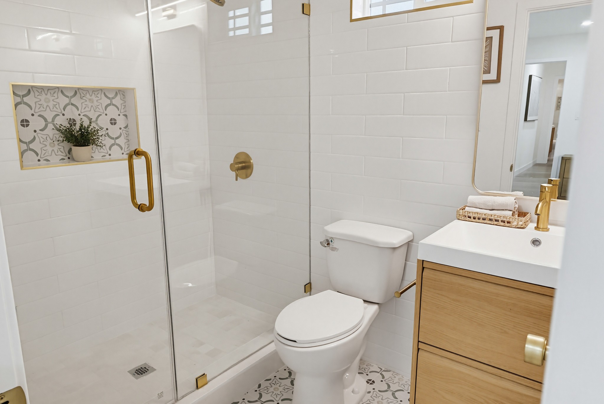 Virtual tour photo 68 of 115 for 5743 Pickering Ave
