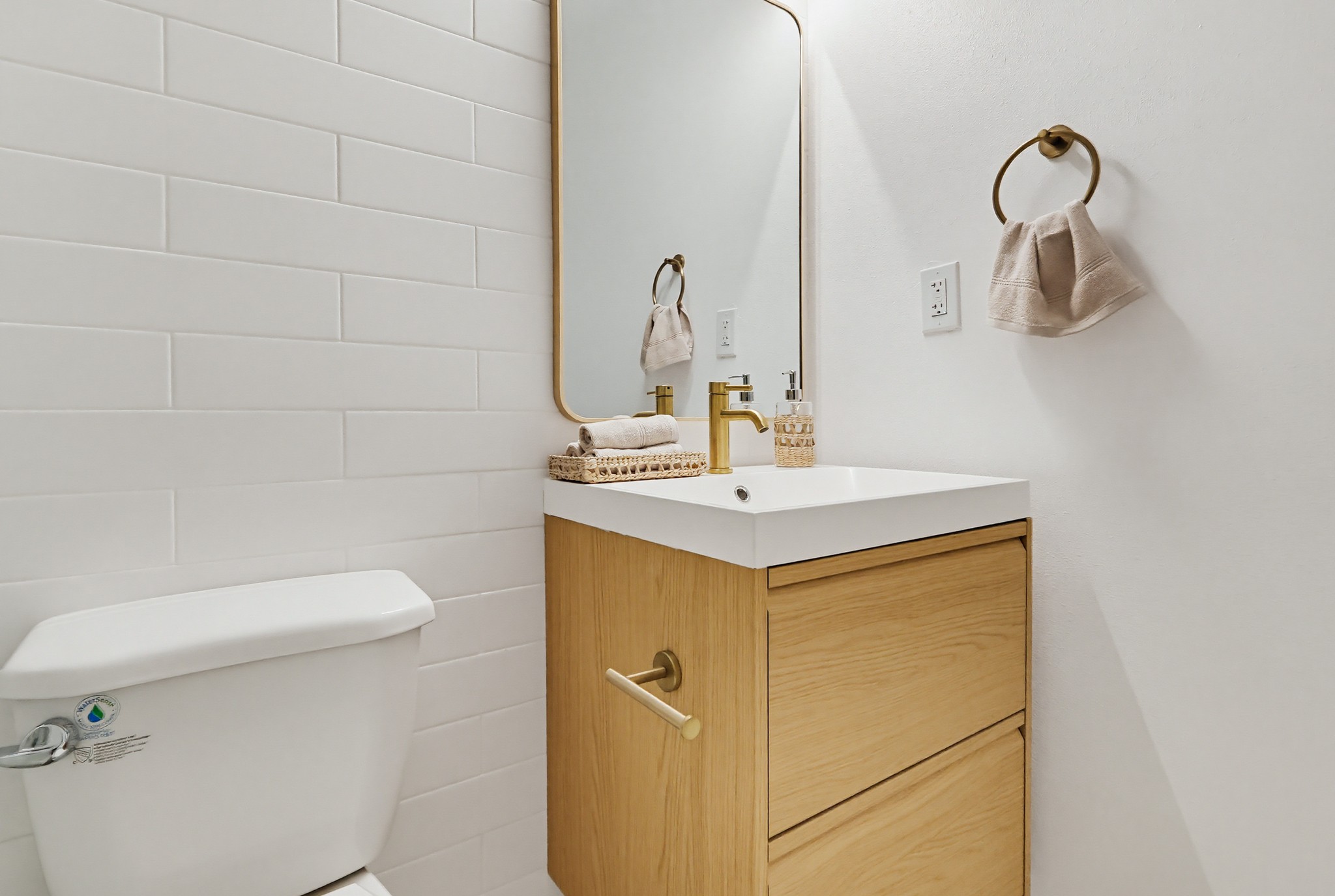 Virtual tour photo 70 of 115 for 5743 Pickering Ave