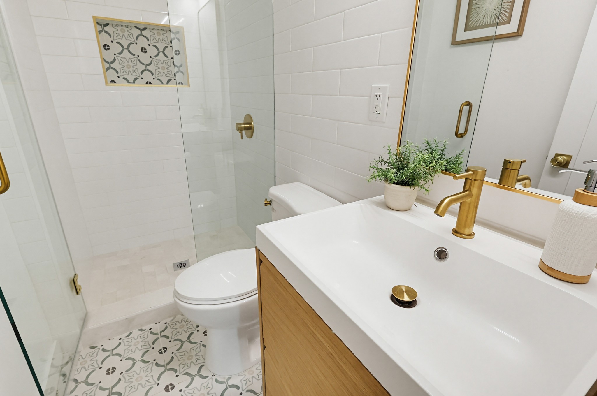Virtual tour photo 75 of 115 for 5743 Pickering Ave