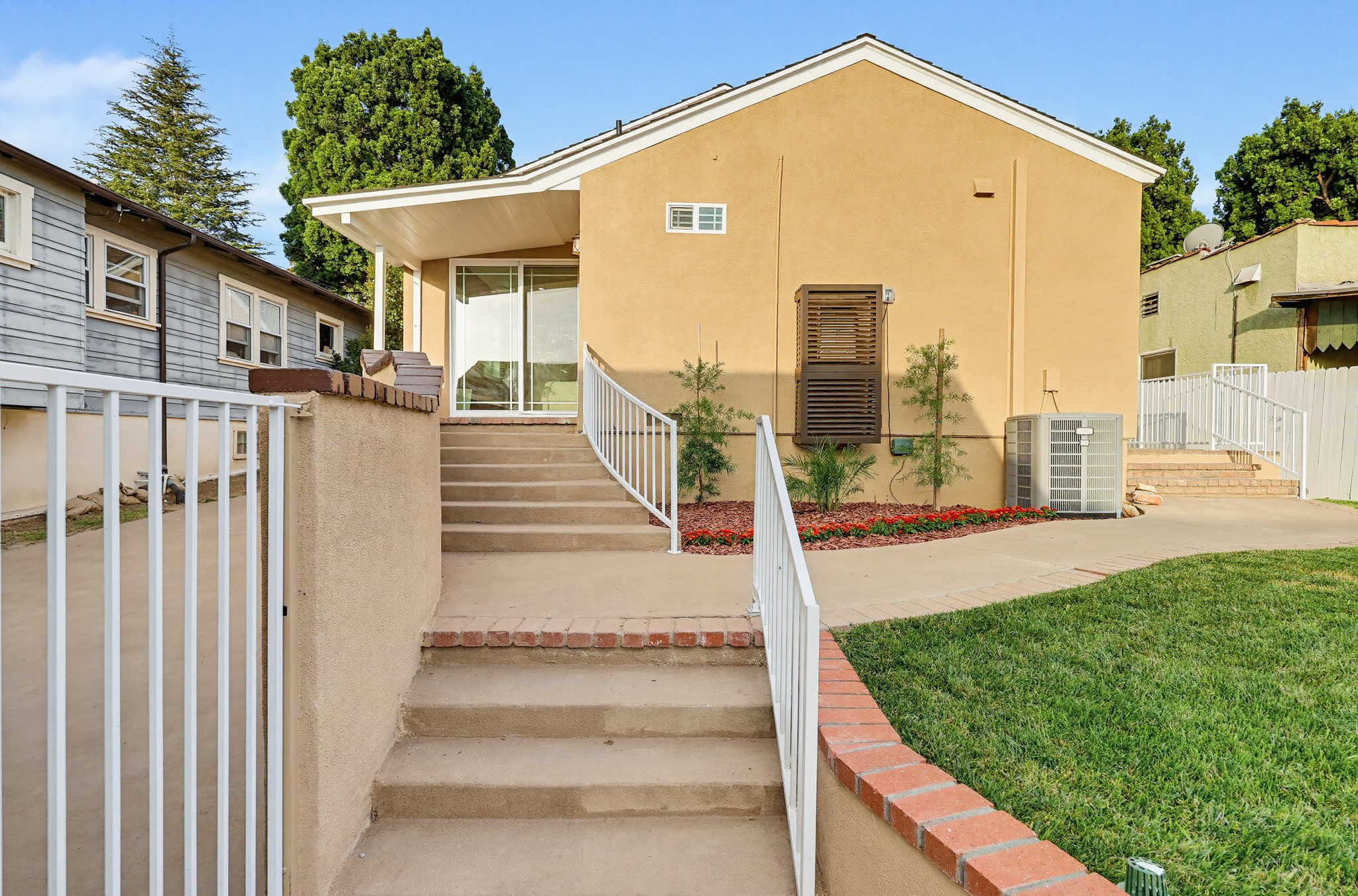 Virtual tour photo 91 of 115 for 5743 Pickering Ave