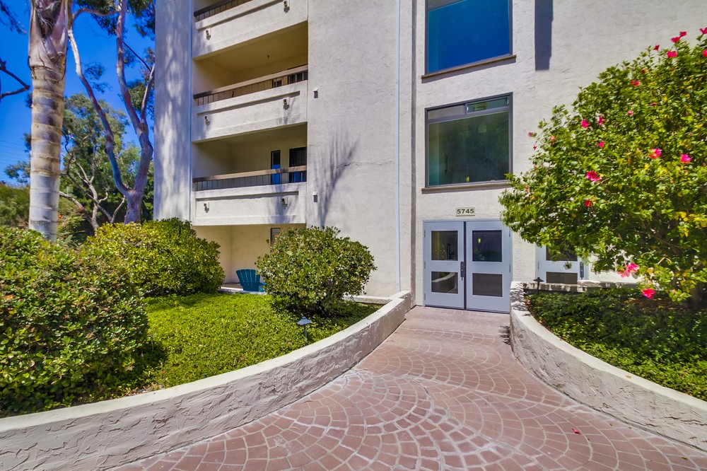 Virtual tour photo 4 of 36 for 5745 Friars Road #83