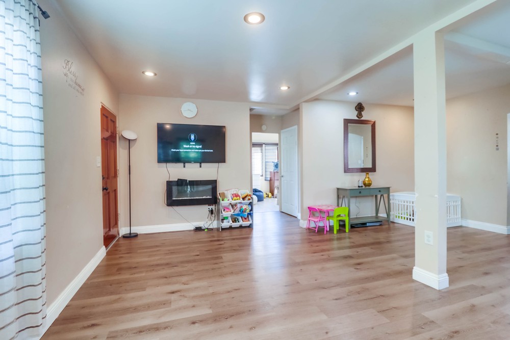 Virtual tour photo 7 of 35 for 5746 Market St
