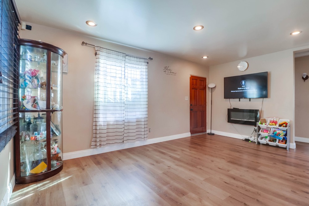 Virtual tour photo 8 of 35 for 5746 Market St