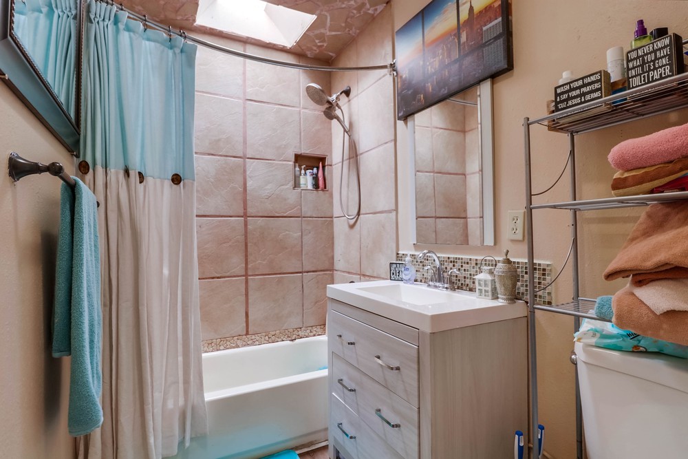 Virtual tour photo 18 of 35 for 5746 Market St