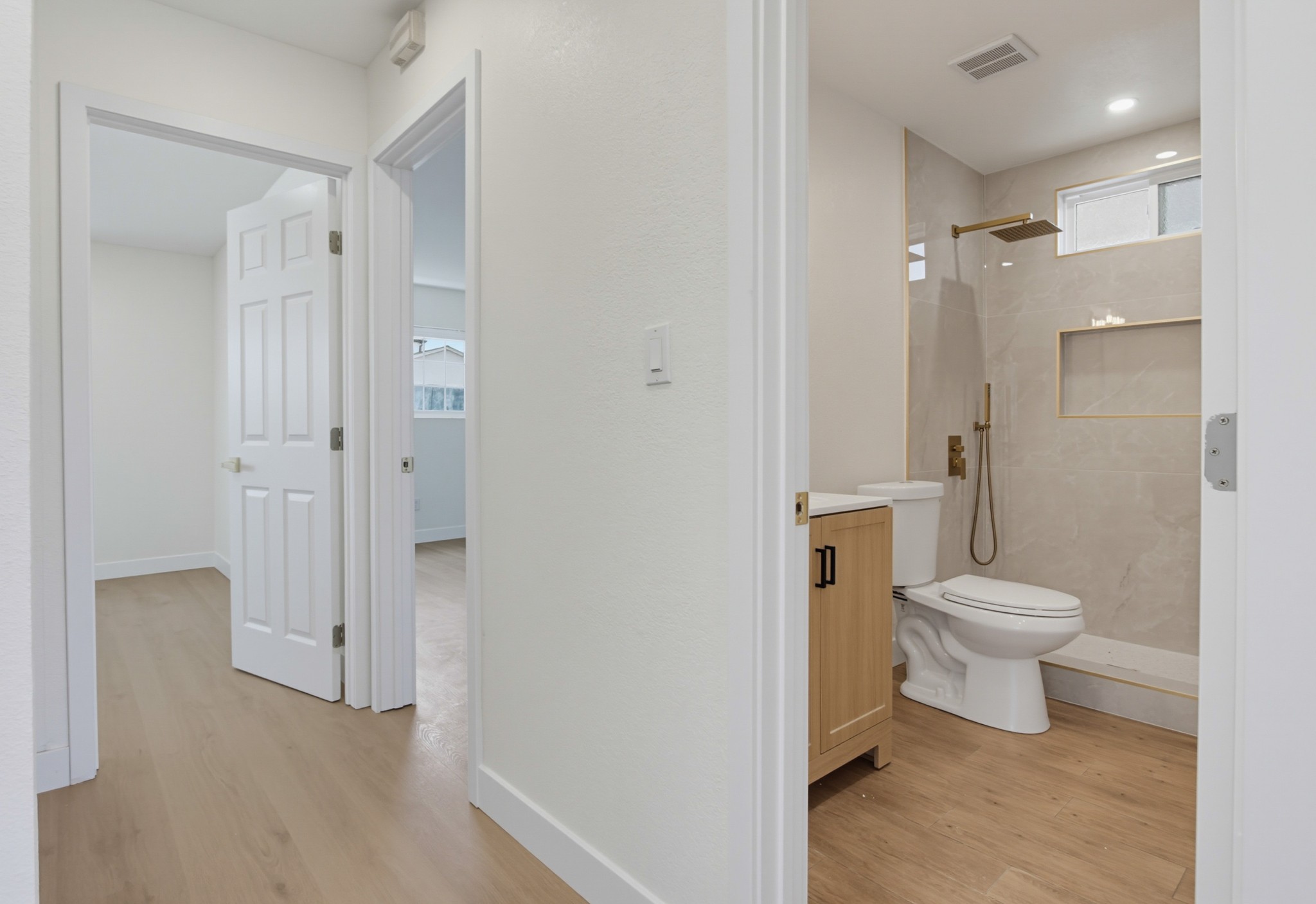 Virtual tour photo 19 of 44 for 5754 Potomac St