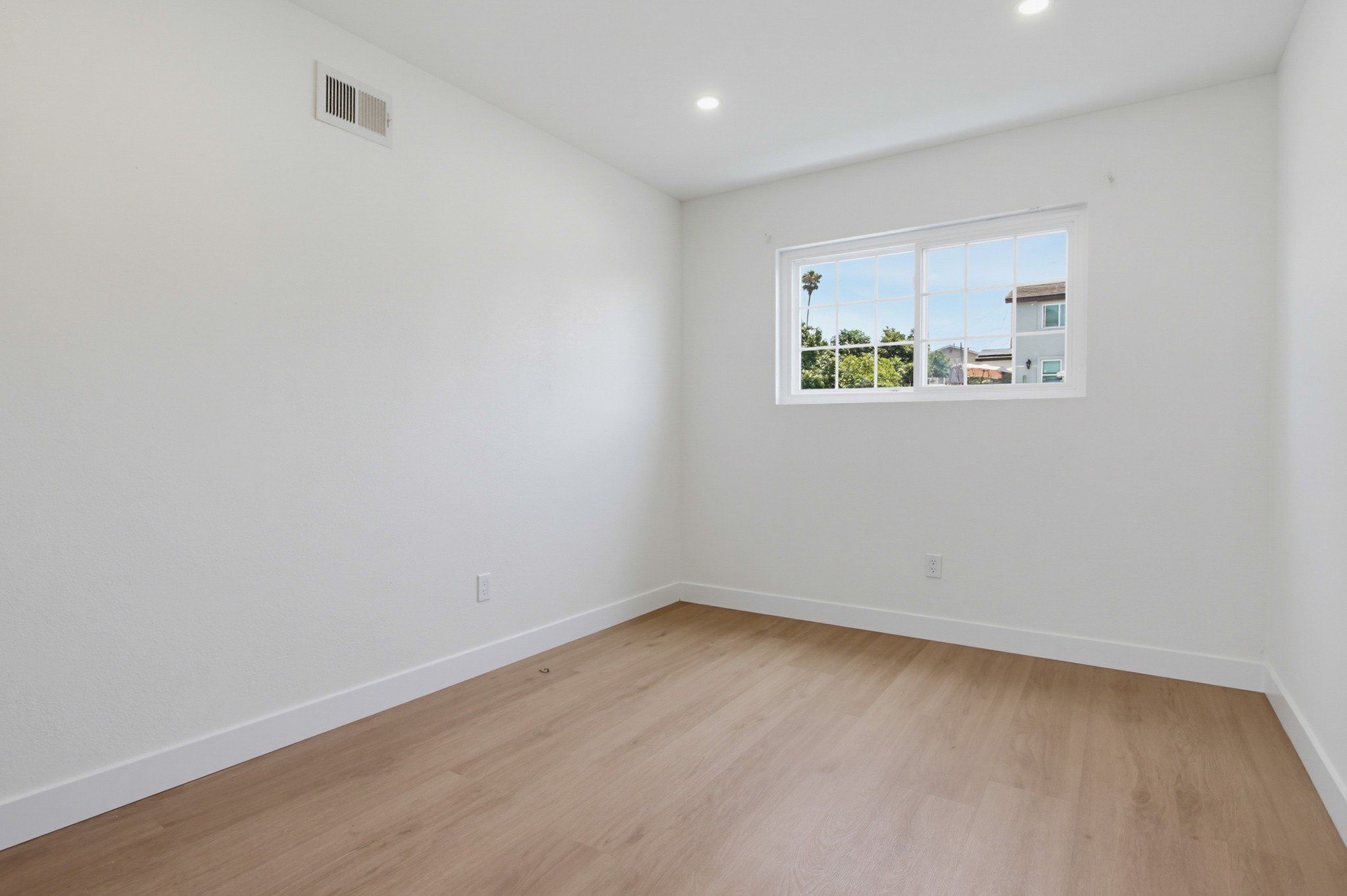 Virtual tour photo 22 of 44 for 5754 Potomac St