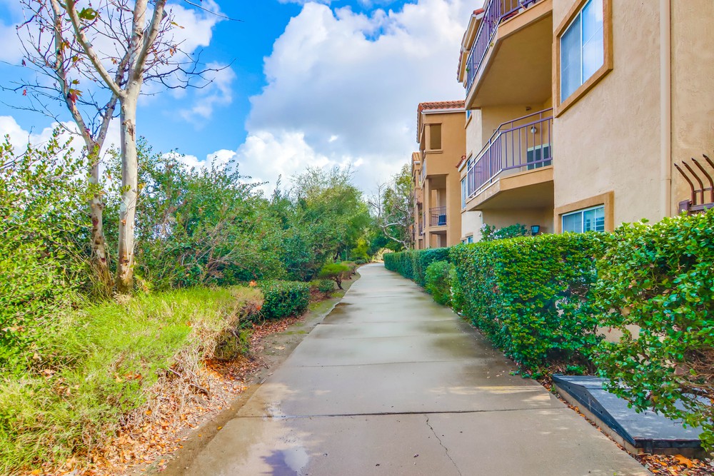 Virtual tour photo 36 of 40 for 580 Camino De La Reina UNIT 129