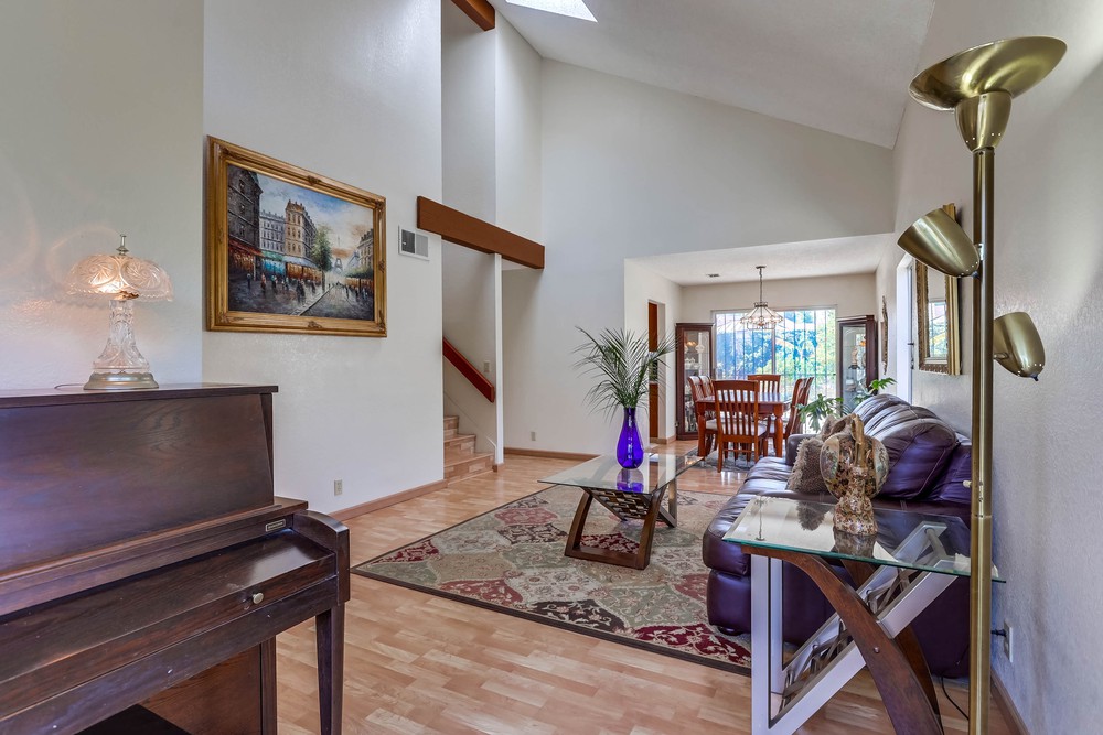 Virtual tour photo 6 of 37 for 584 Parkwood Dr