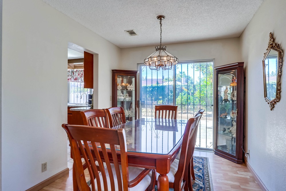 Virtual tour photo 10 of 37 for 584 Parkwood Dr