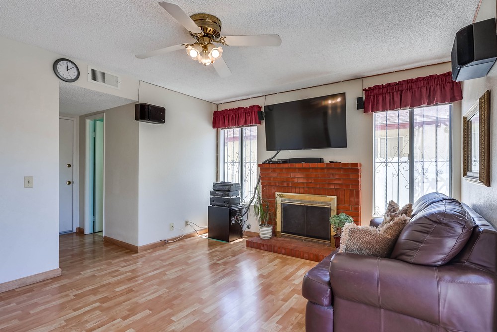 Virtual tour photo 12 of 37 for 584 Parkwood Dr