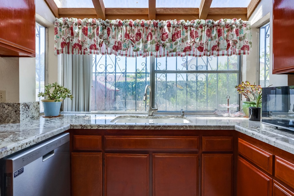 Virtual tour photo 16 of 37 for 584 Parkwood Dr